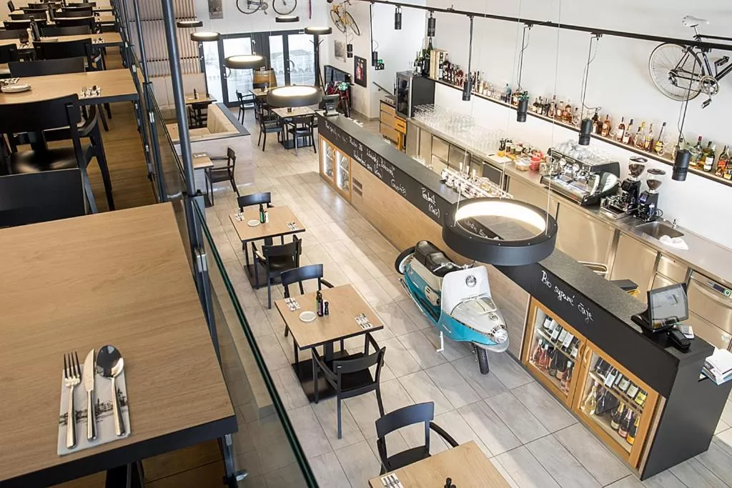 Restaurant/places to eat in Hotel reSTART Superior