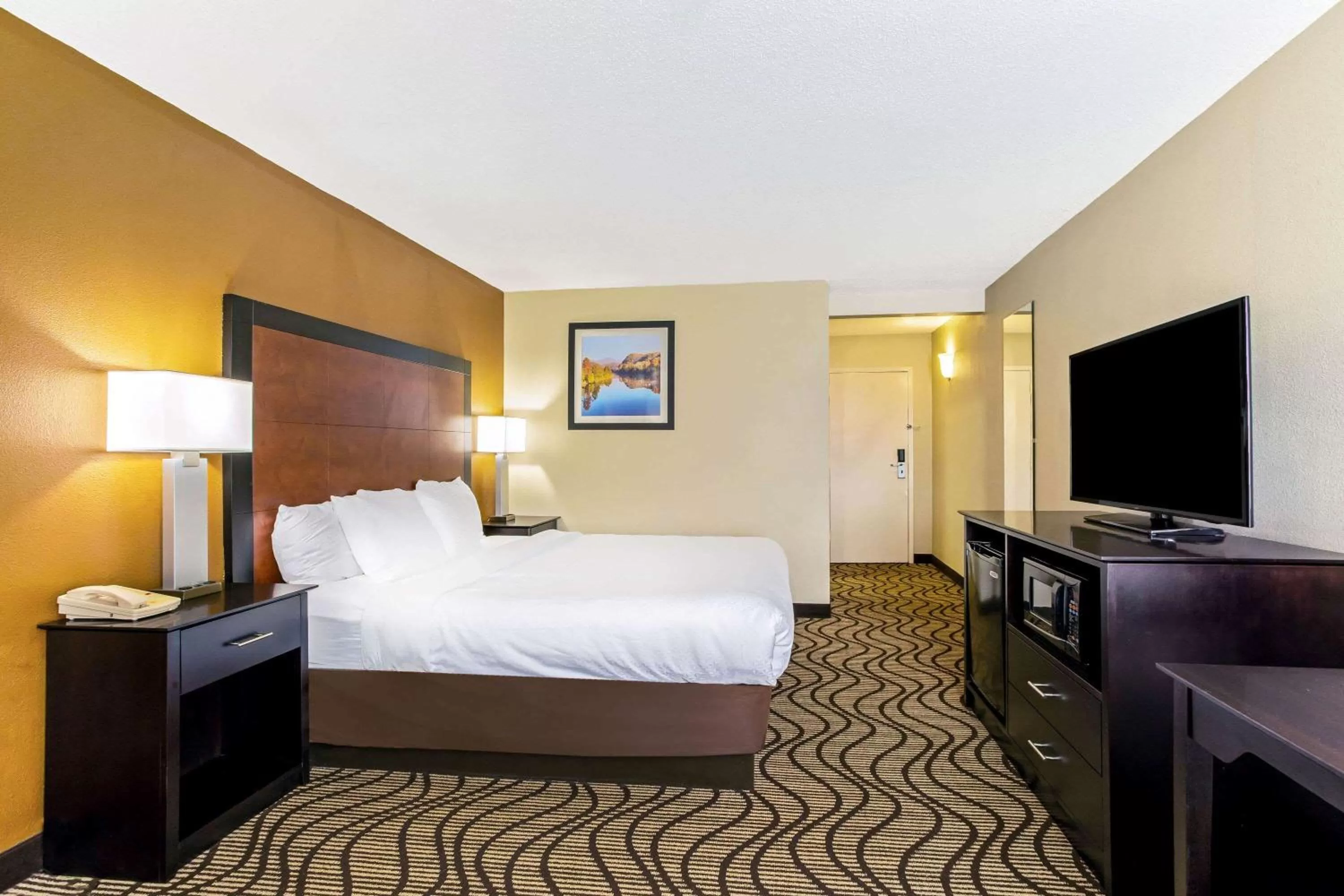 Photo of the whole room, Bed in La Quinta by Wyndham Wytheville