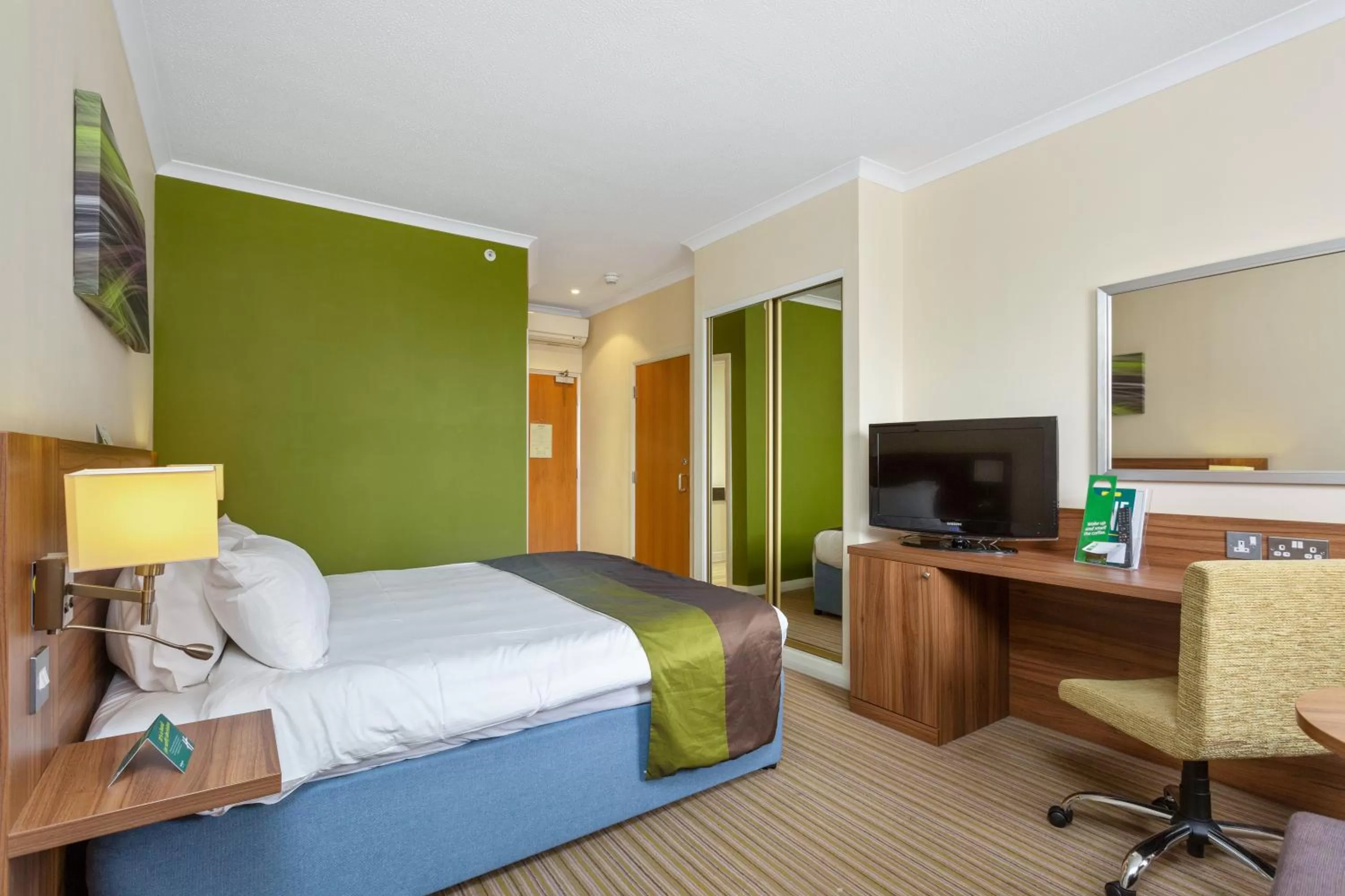 Bed in Holiday Inn Leamington Spa - Warwick by IHG
