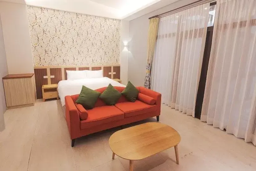 Deluxe Double Room with Bath in Visual Range B&B Deluxe Double Room with Bath in Visual Range B&B