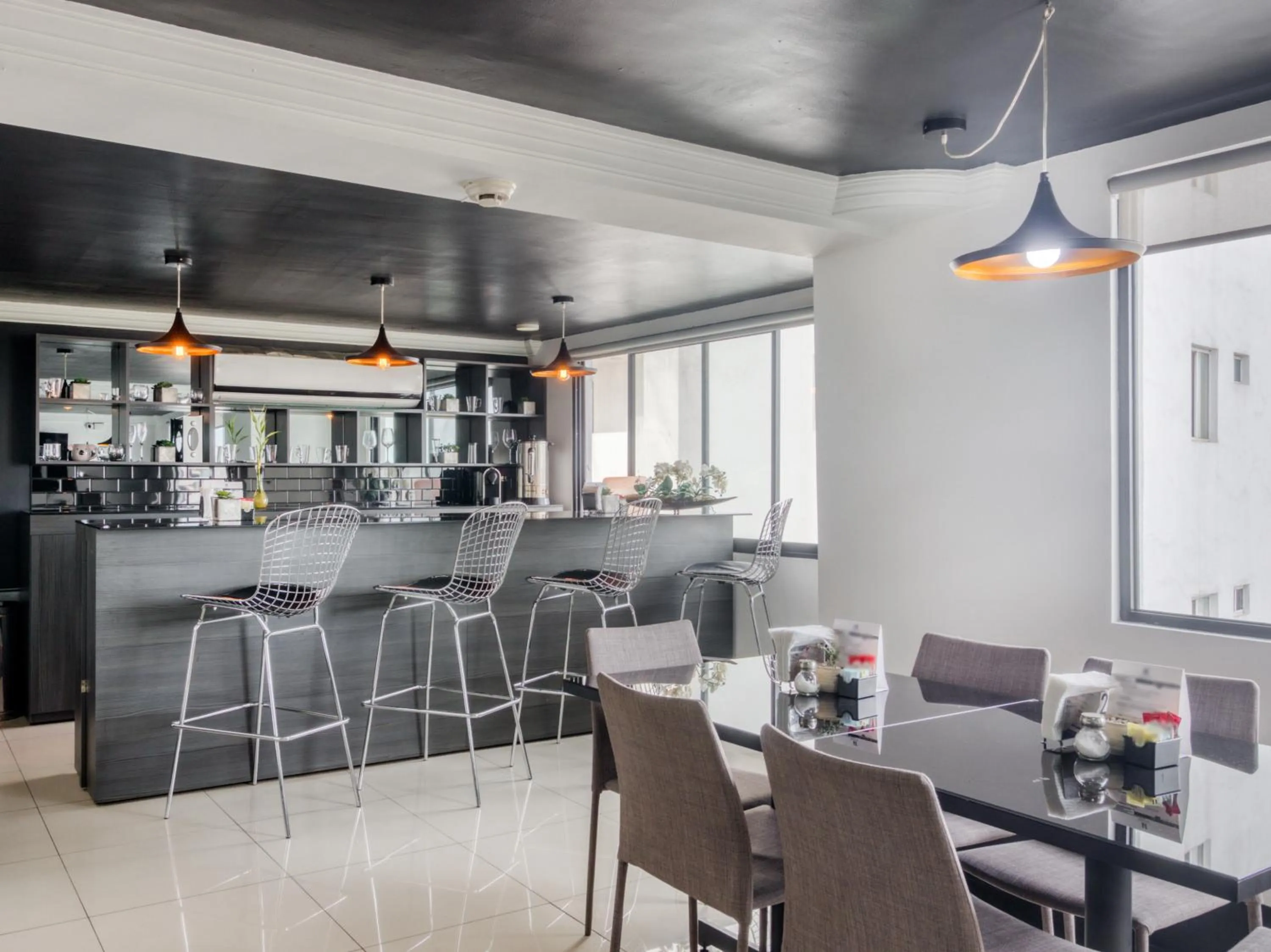 Restaurant/places to eat in VN Hotel