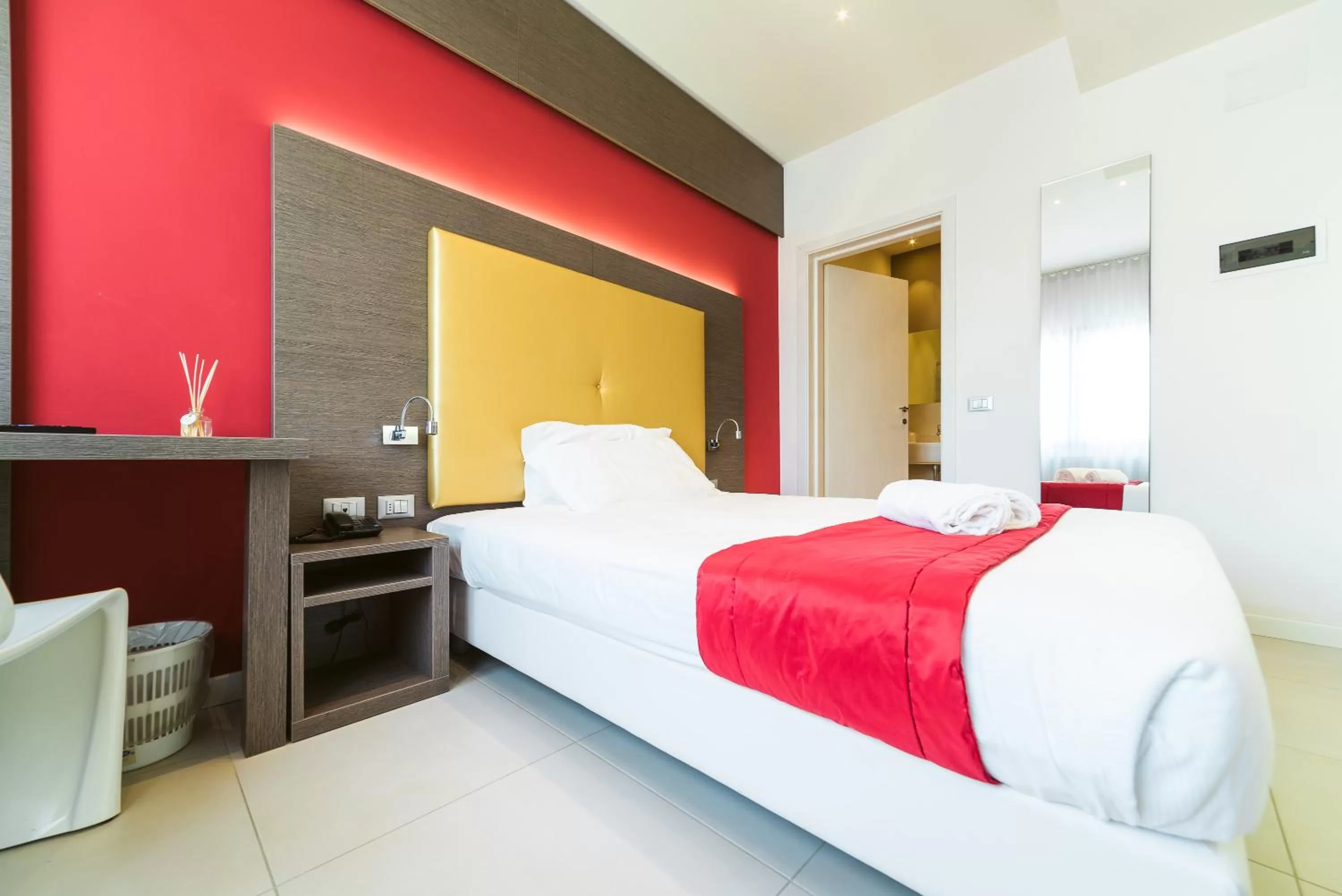 Photo of the whole room, Bed in Hotel Calaluna