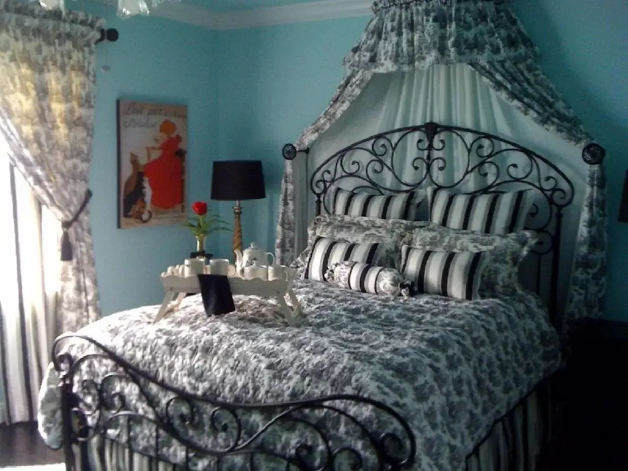 Deluxe King Suite in Pillow and Paddock B&B Deluxe King Suite in Pillow and Paddock B&B