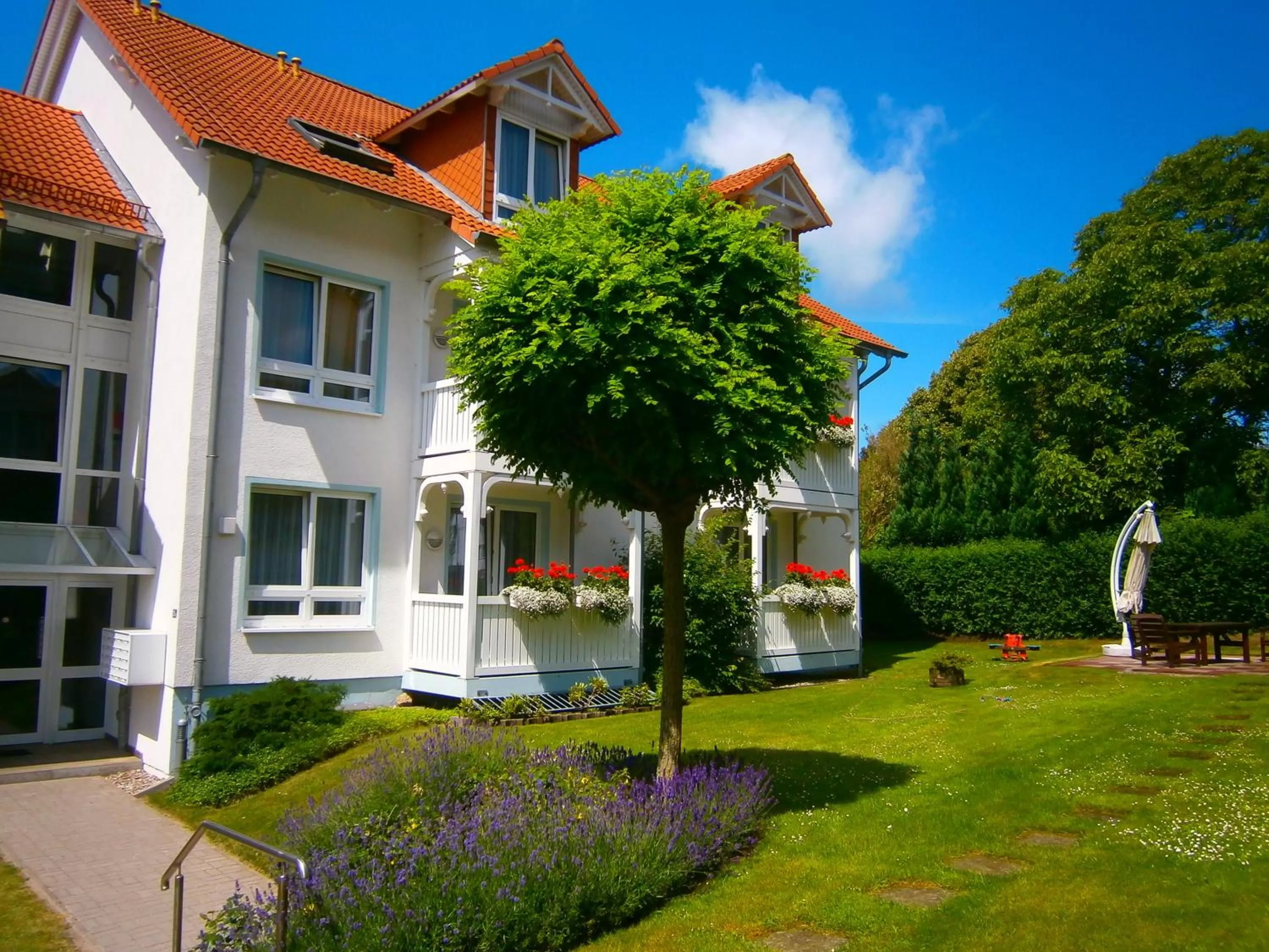 Facade/entrance, Property Building in Apartmenthaus Binzer Sterne