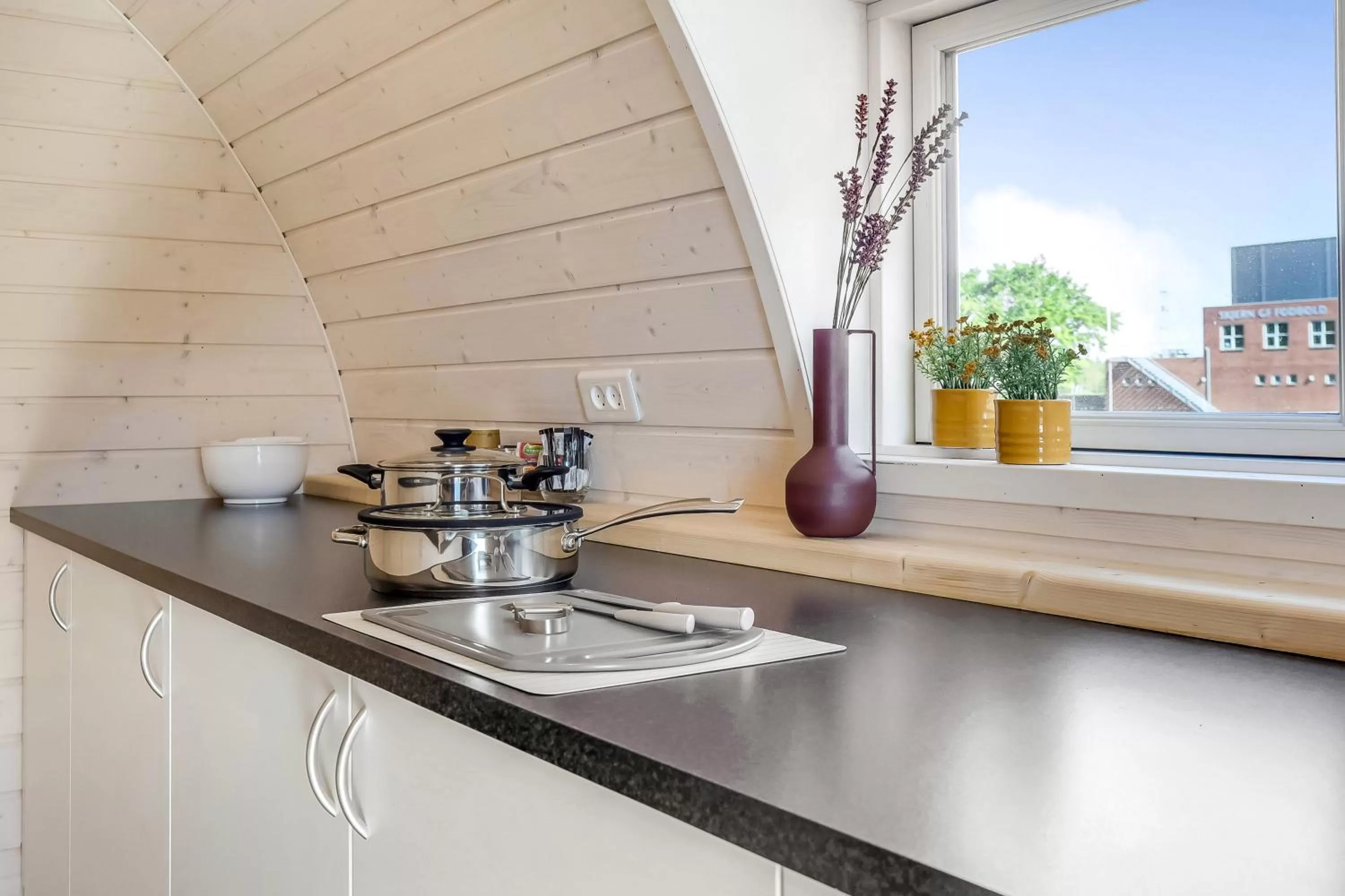 Communal kitchen in Danhostel Skjern