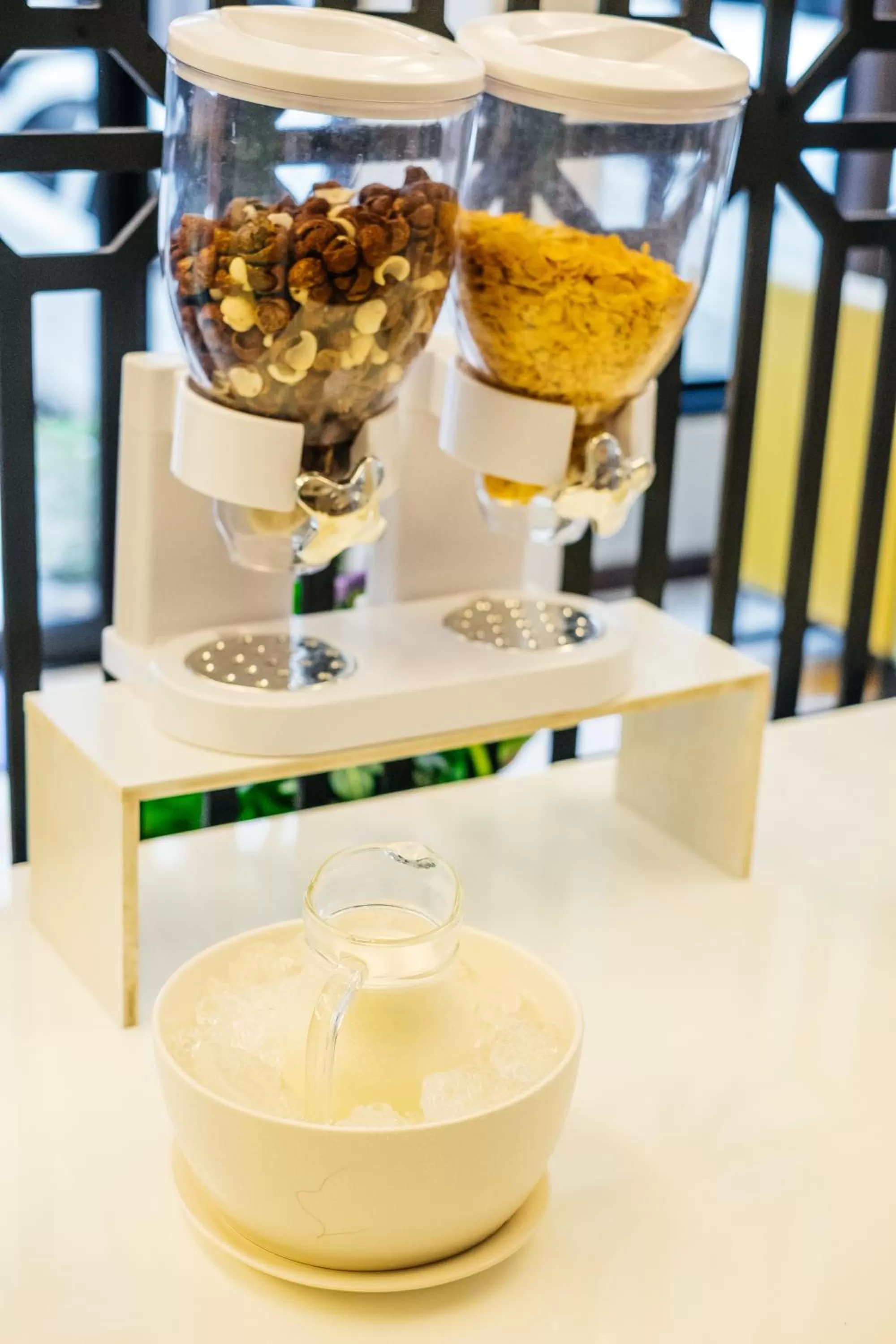 Restaurant/places to eat in De Hug Hotel & Residence