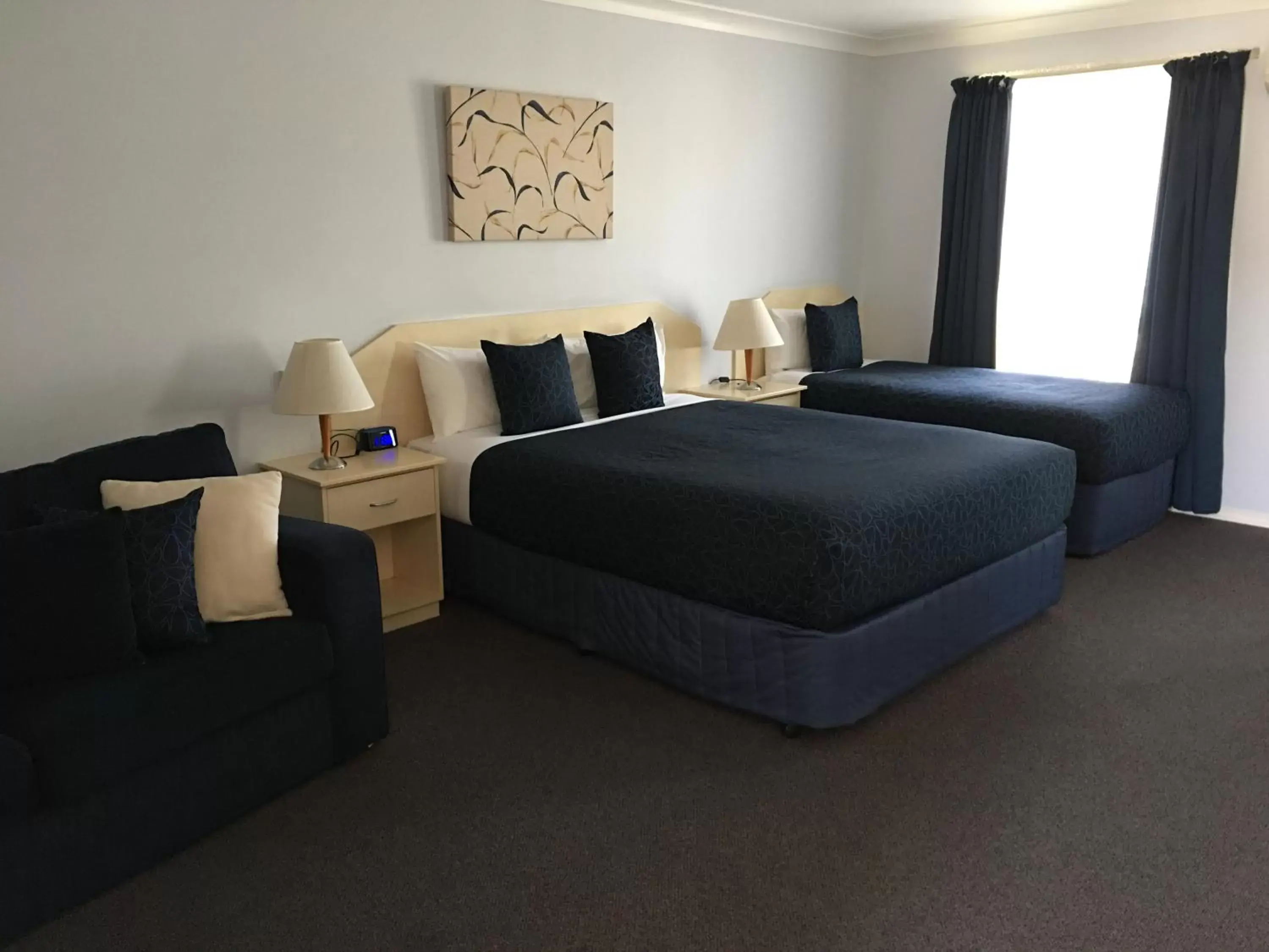 Two-Bedroom Suite in Tuckerbox Motor Inn Two-Bedroom Suite in Tuckerbox Motor Inn