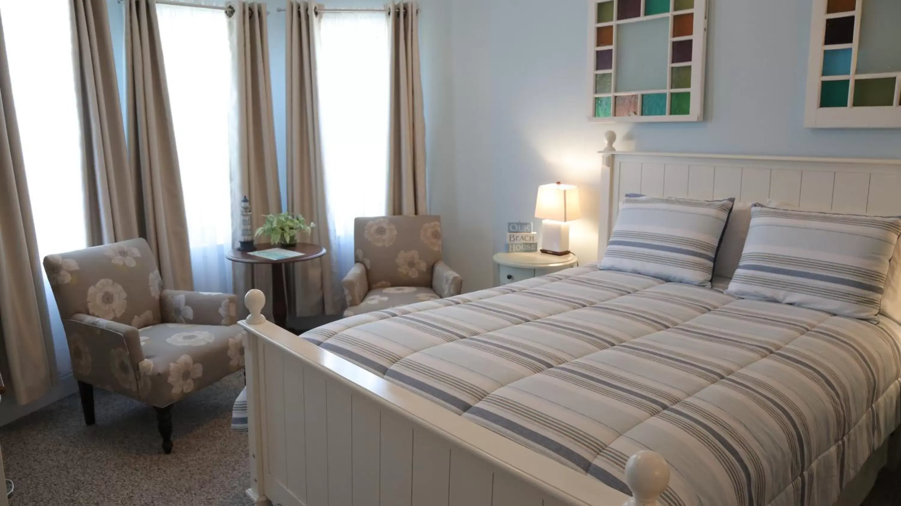 Deluxe Queen Room - single occupancy - Bay Breeze in Savannah Inn Deluxe Queen Room - single occupancy - Bay Breeze in Savannah Inn