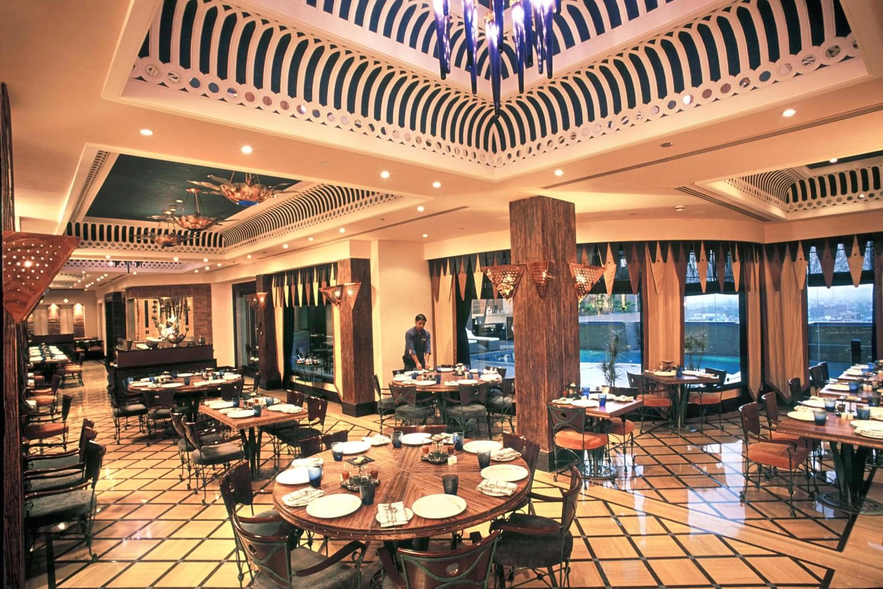 Restaurant/places to eat in Radisson Noida