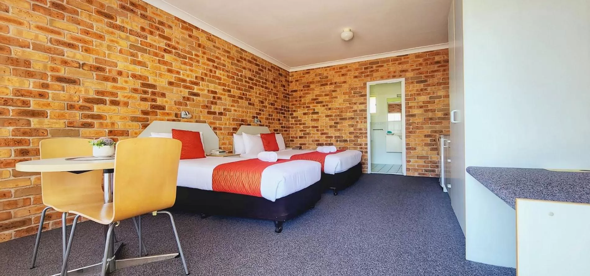 Bed in Golf Club Motor Inn Wingham