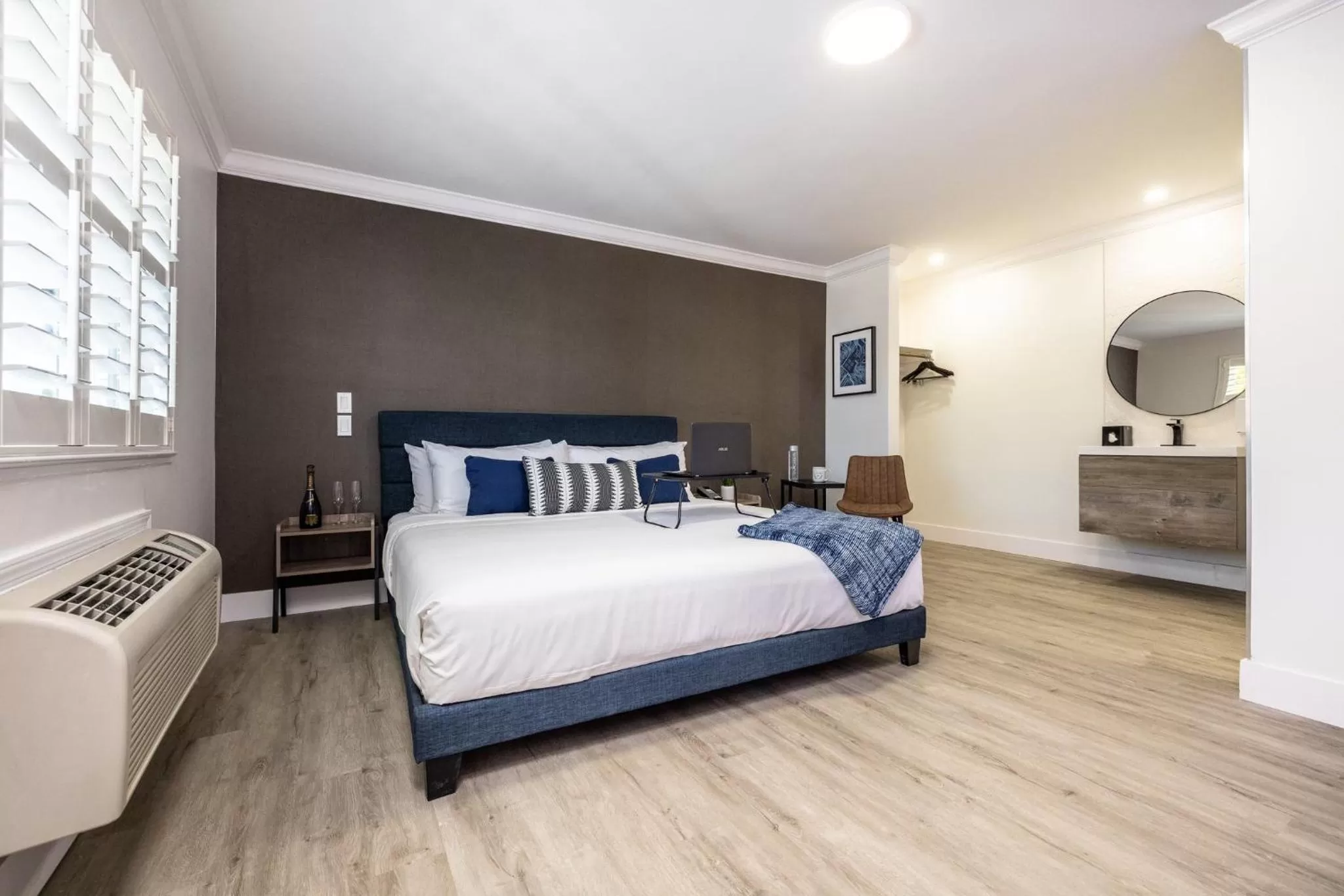 Photo of the whole room, Bed in WAFER 450 Hotel