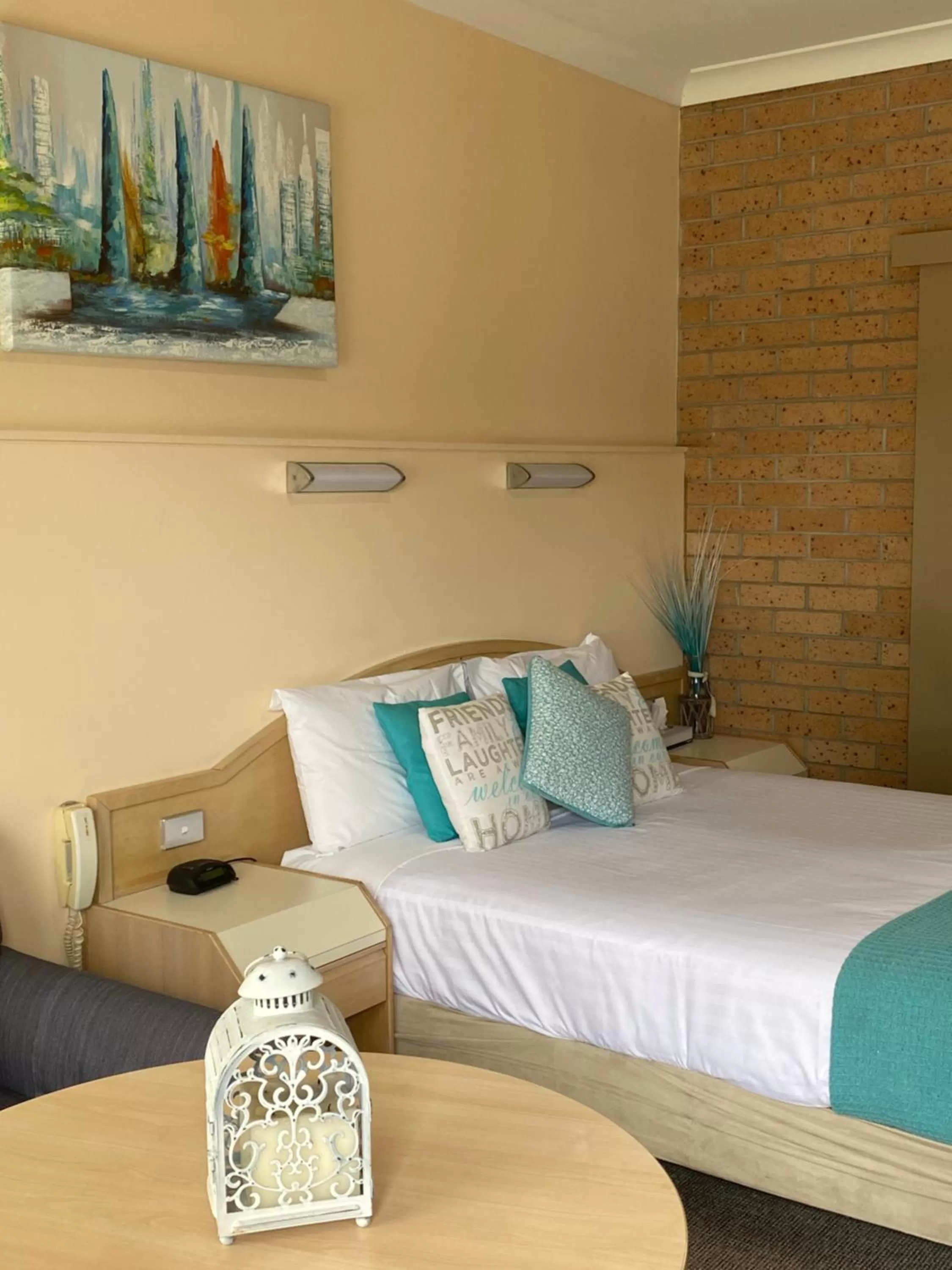 Bed in Marriott Park Motel