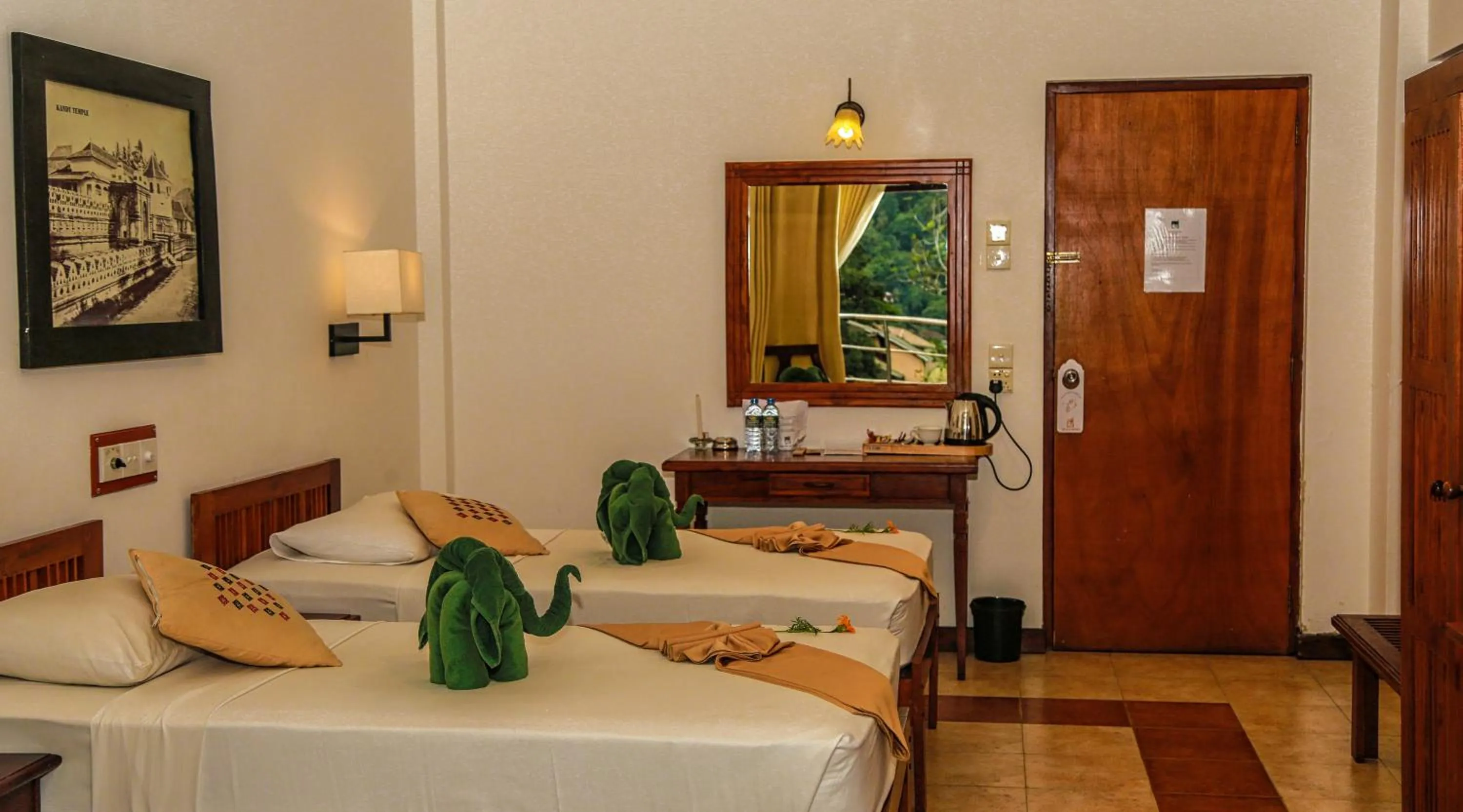 Bedroom, Bed in Senani Hotel