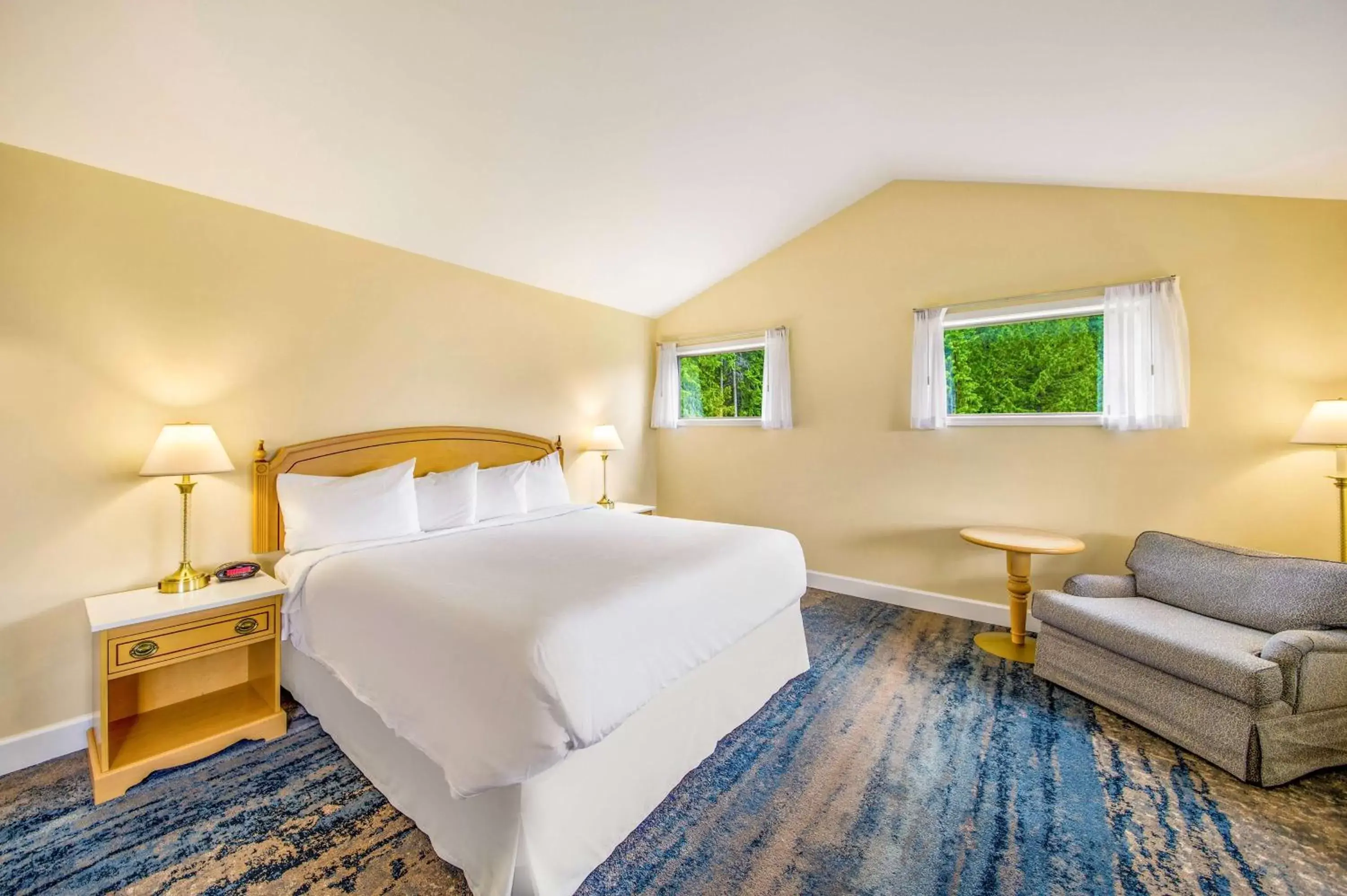 King Suite with Sofa Bed and Hot Tub - Balcony/Lake View/Non-Smoking in Kootenay Lakeview Resort BW Signature Collection King Suite with Sofa Bed and Hot Tub - Balcony/Lake View/Non-Smoking in Kootenay Lakeview Resort BW Signature Collection