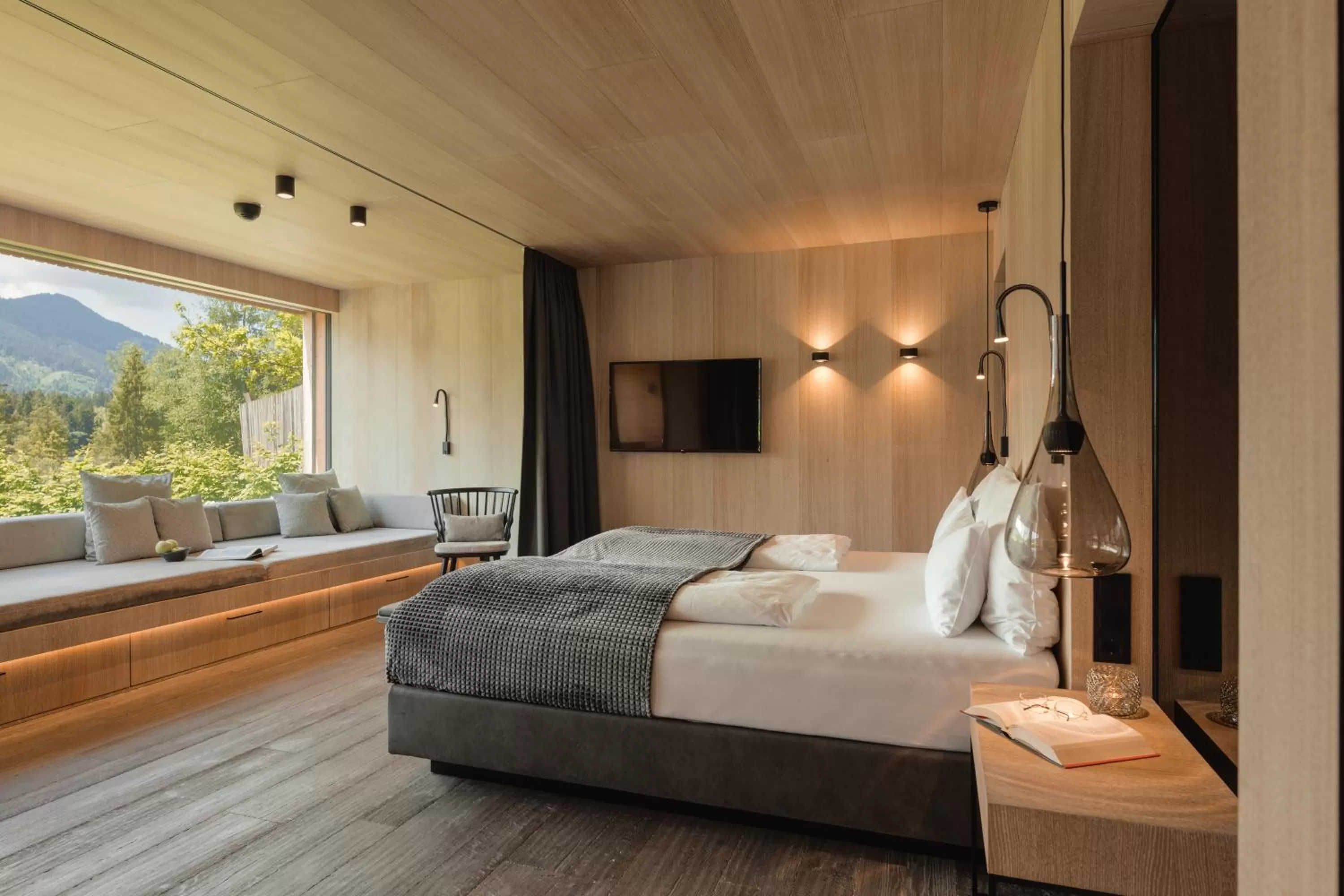 Bed in Alpenhotel Kitzbühel am Schwarzsee - 4 Sterne Superior