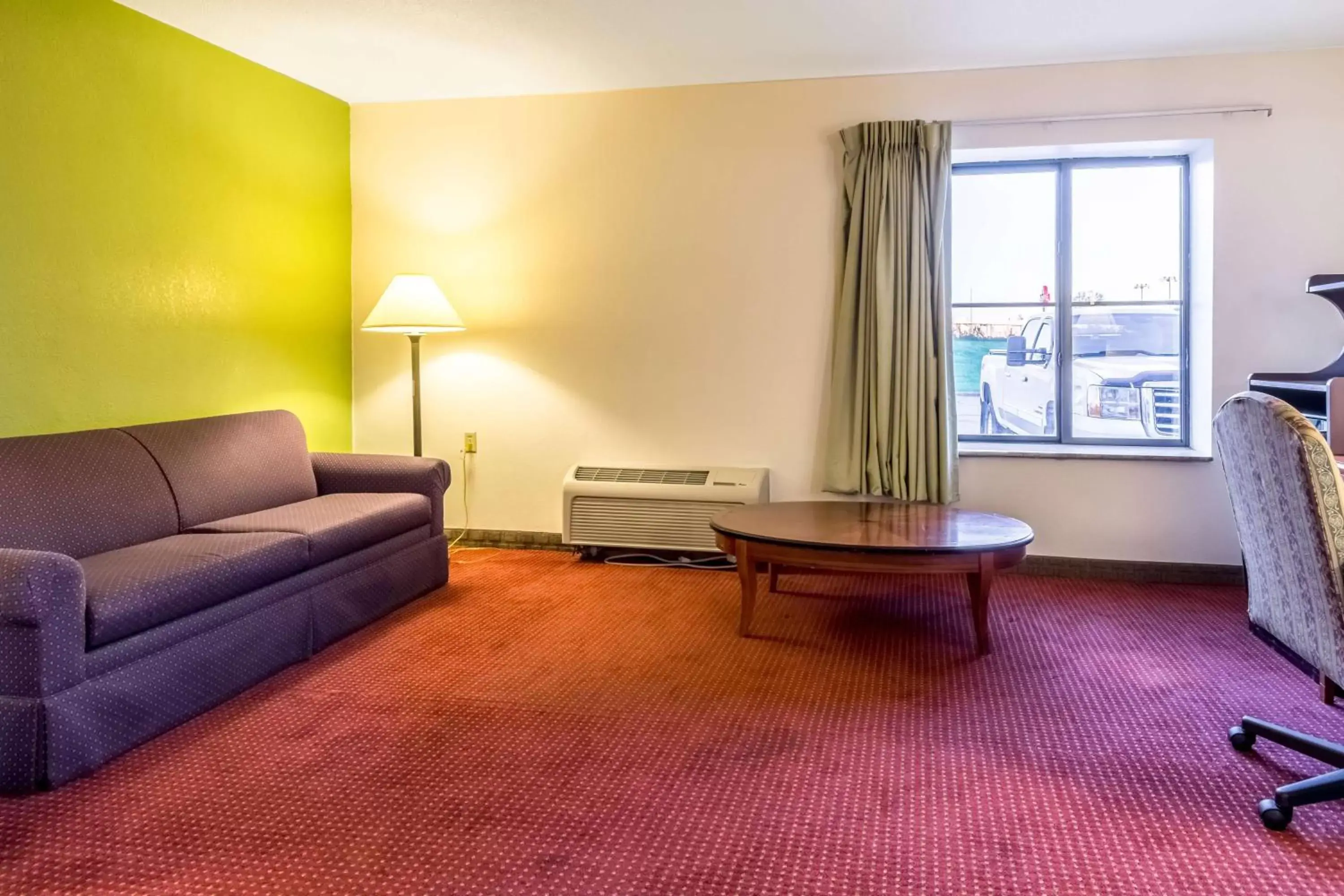 Deluxe King Room - single occupancy - Non-Smoking in Motel 6-Springfield, OH Deluxe King Room - single occupancy - Non-Smoking in Motel 6-Springfield, OH