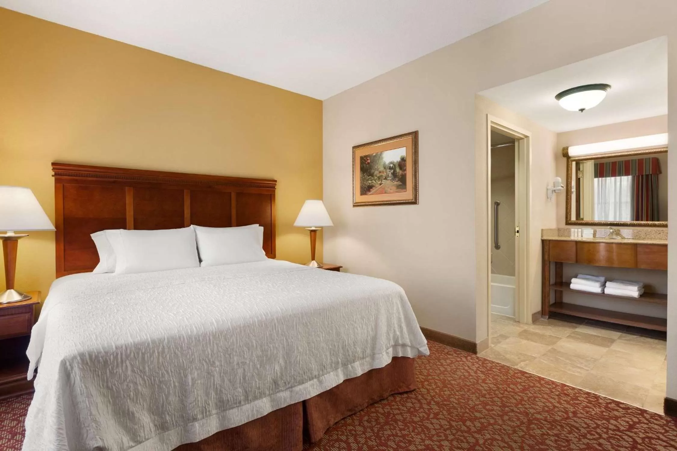 Bed in Hampton Inn & Suites Williamsburg Historic District