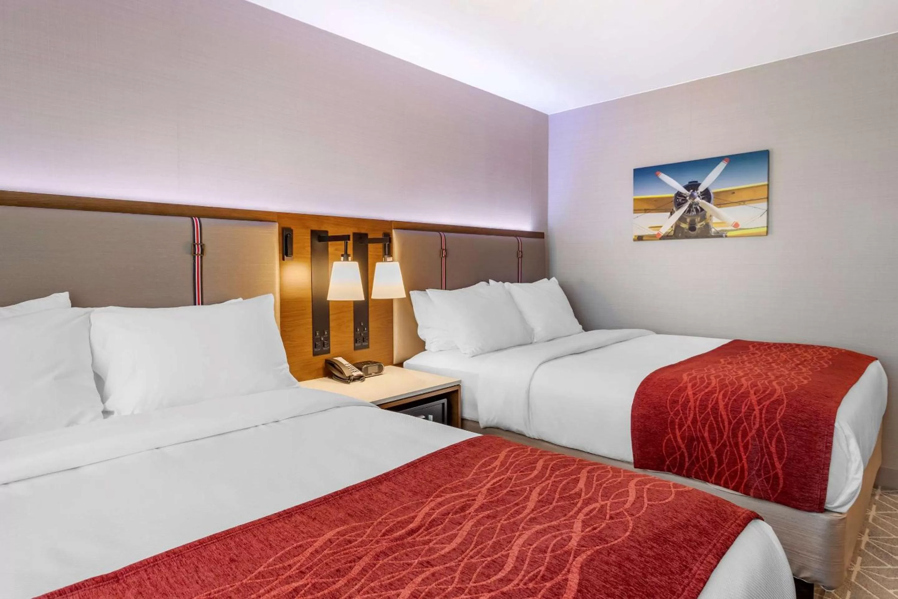 Photo of the whole room, Bed in Comfort Inn JFK Airport