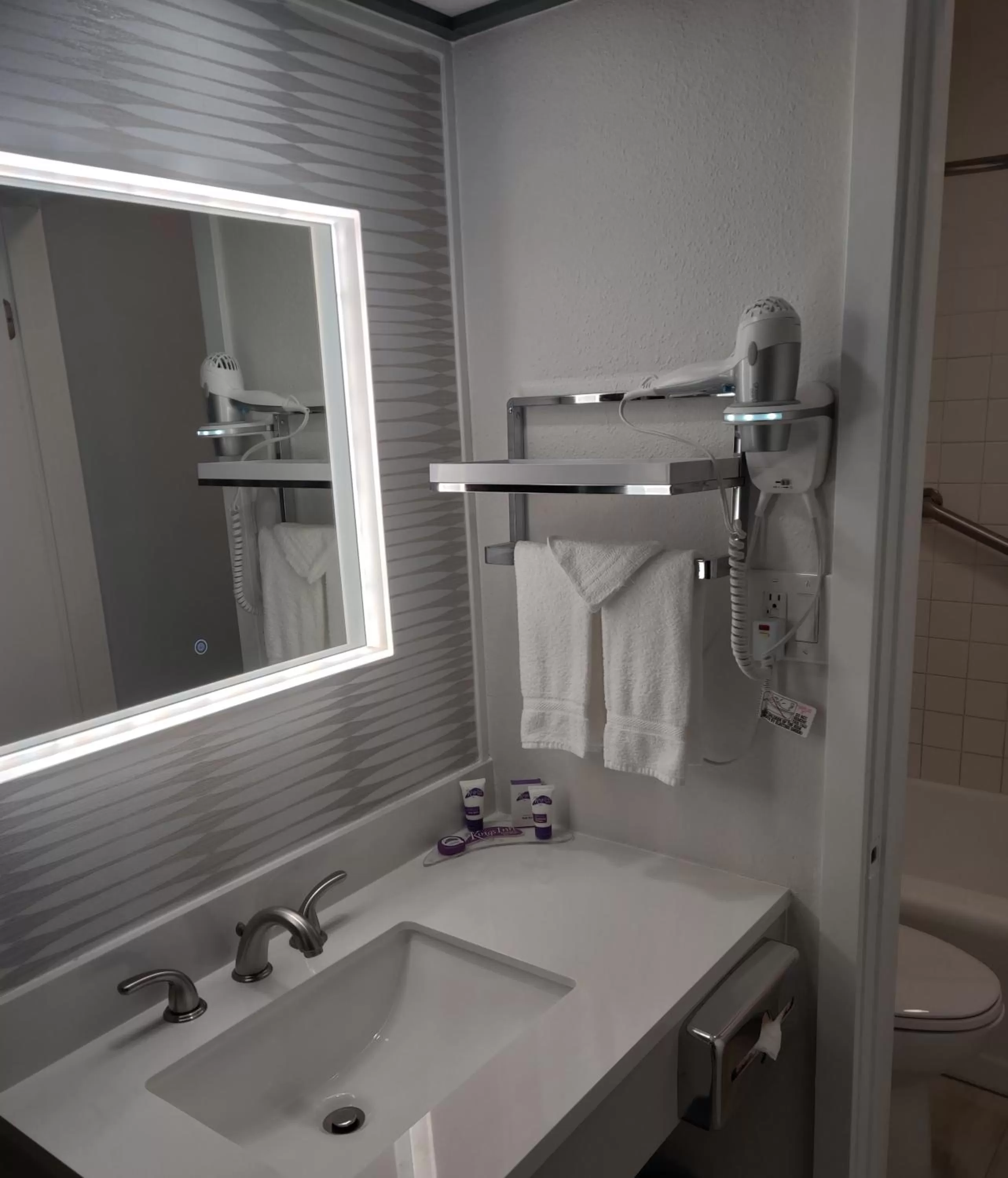 Bathroom in Kings Inn