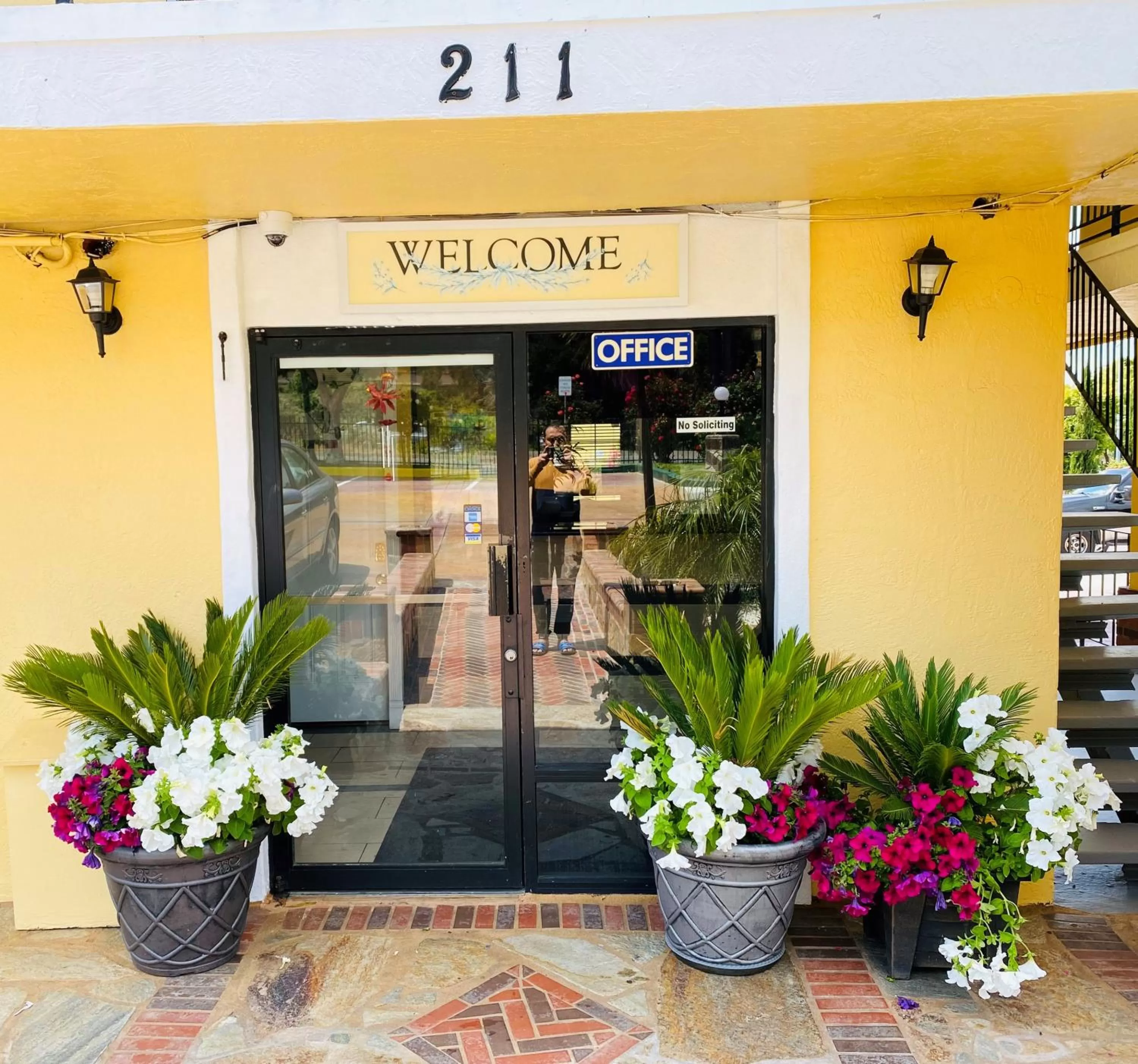 Facade/entrance in Motel 7 - Near Six Flags, Vallejo - Napa Valley