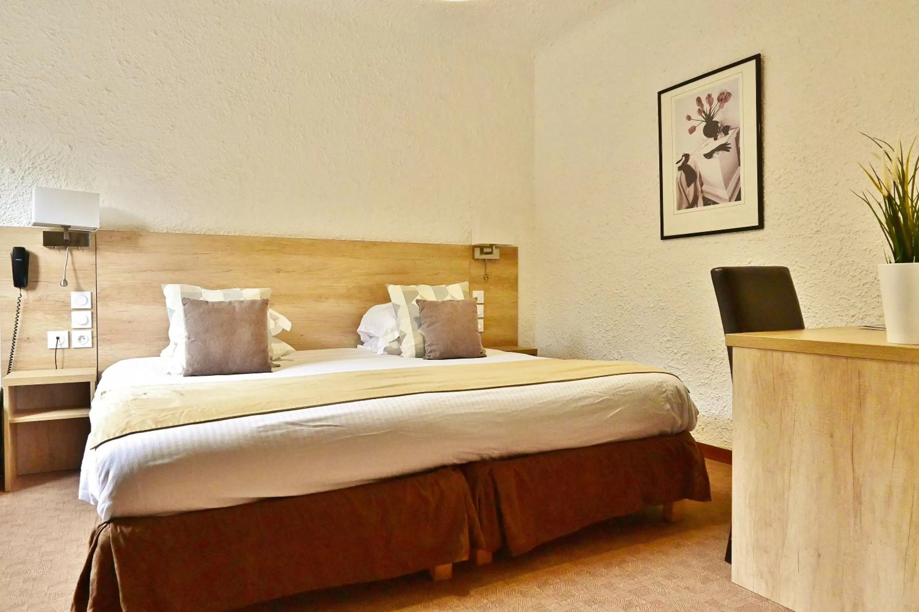 Photo of the whole room, Bed in Domaine du Lac - Teritoria