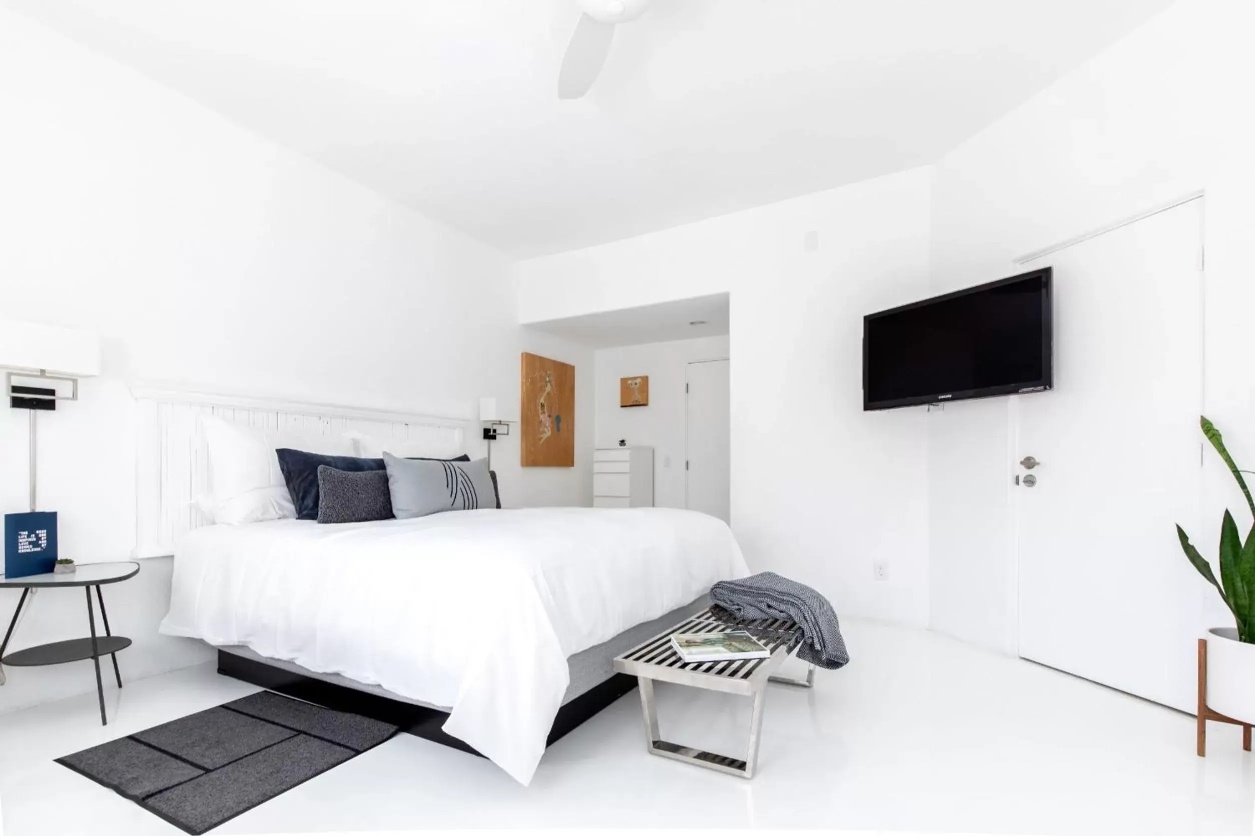 King Room with Pool View in Alcazar Palm Springs King Room with Pool View in Alcazar Palm Springs