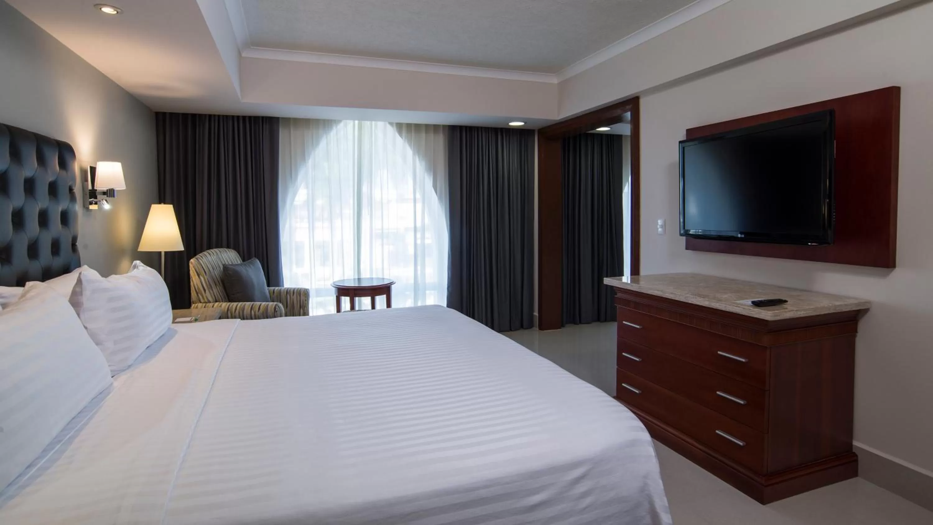 Photo of the whole room, Bed in Holiday Inn Tuxtla Gutierrez by IHG