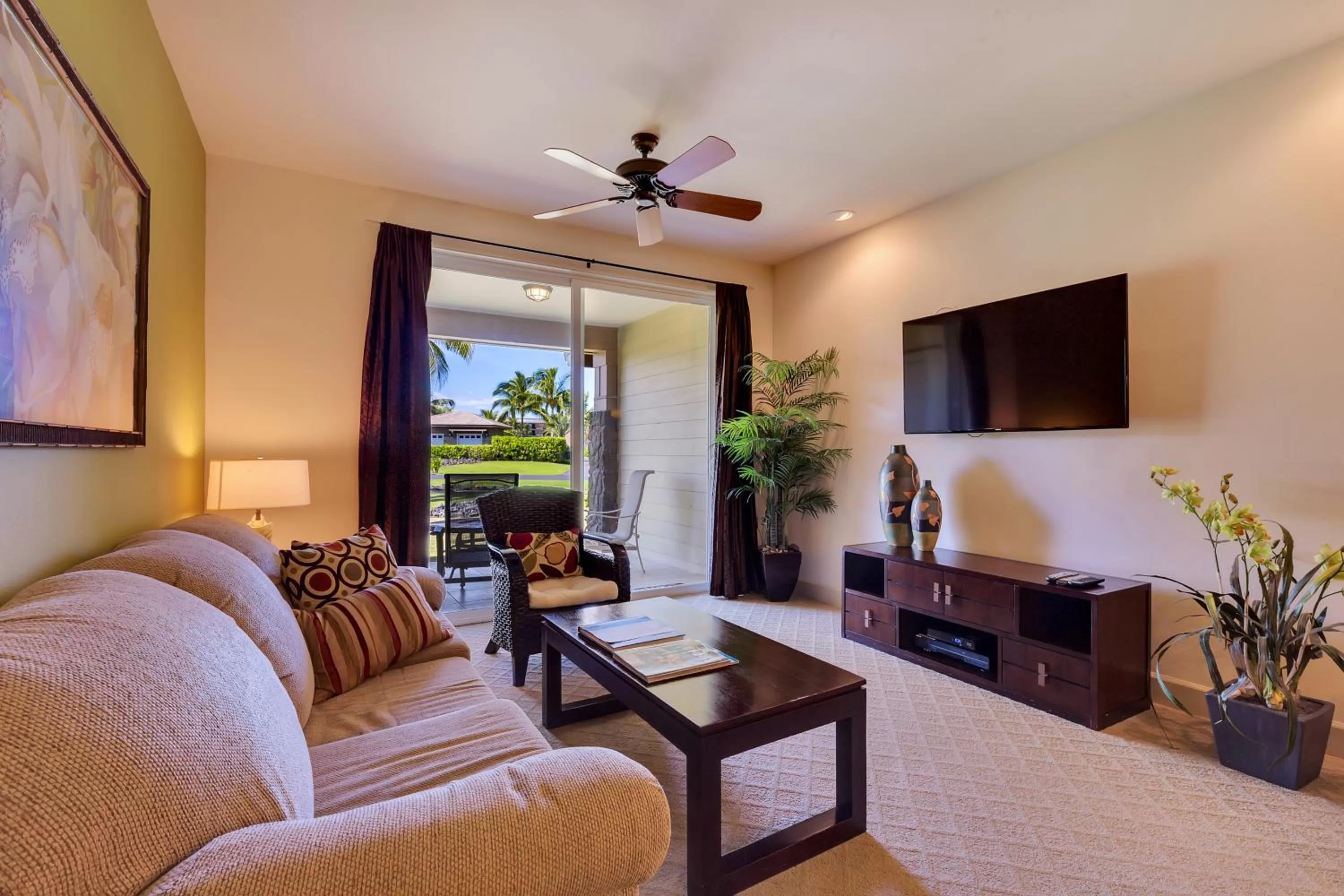 Living room in Castle Hali'i Kai at Waikoloa