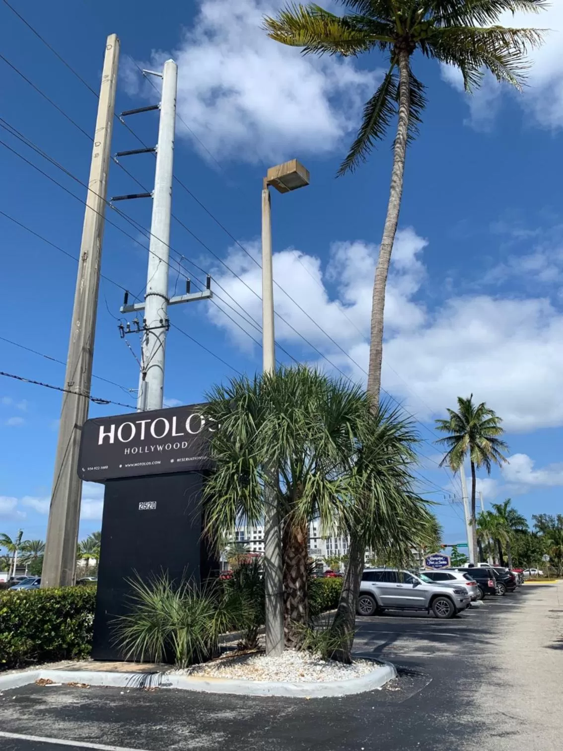 Property building in Hotolos Hollywood