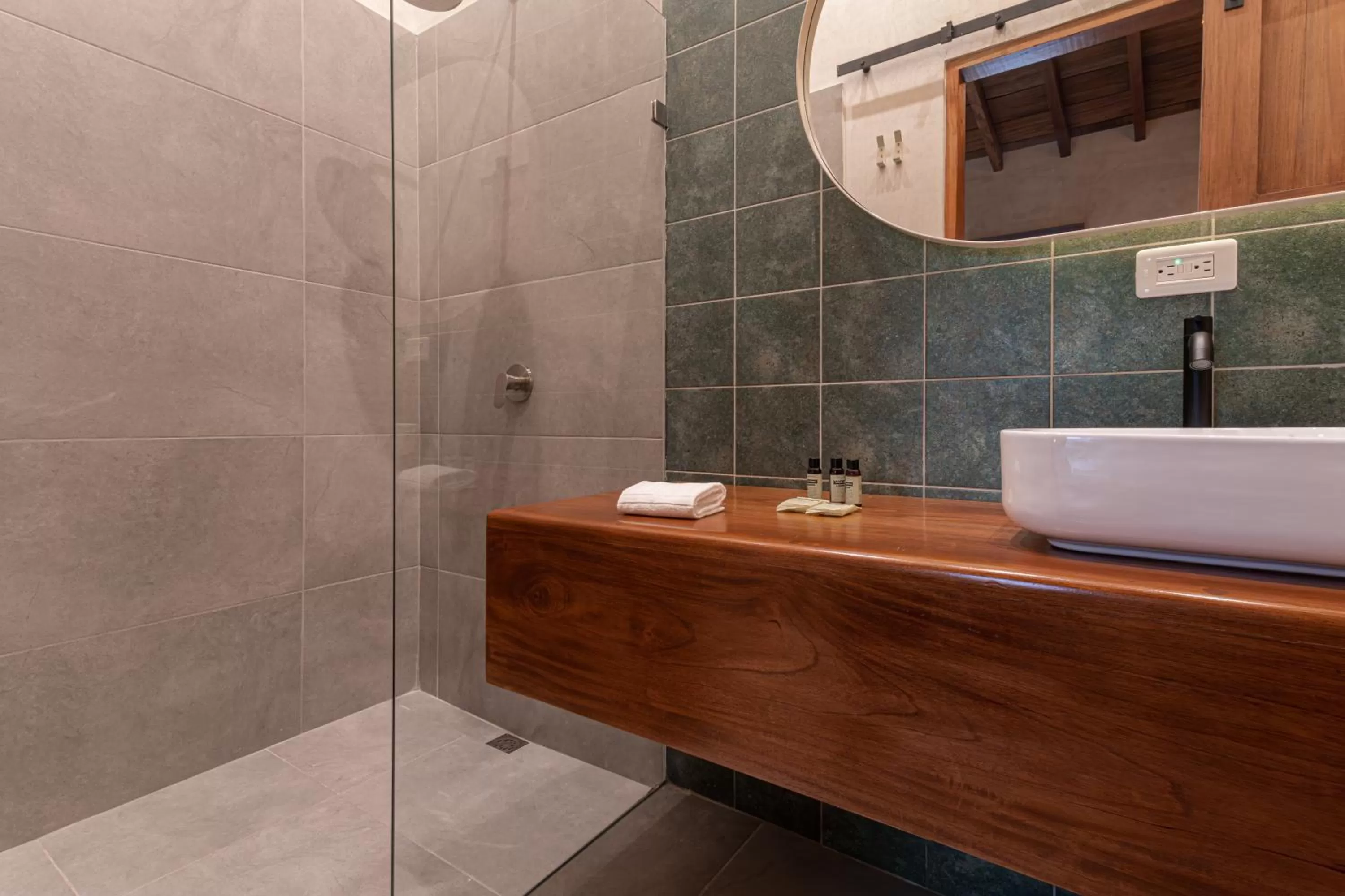 Bathroom in Soy Local Insignia