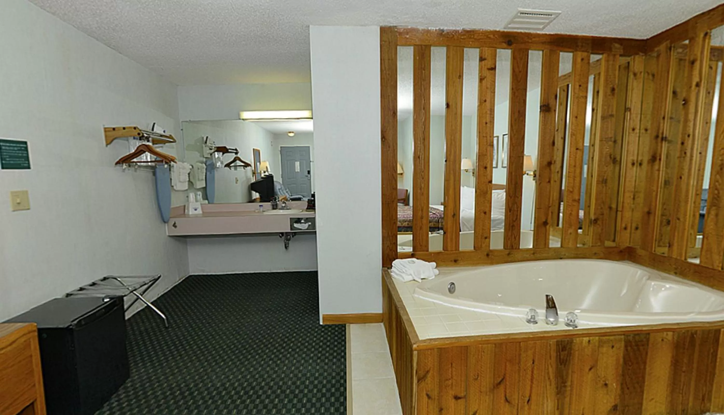 Hot Tub in Americas Best Value Inn Saint Ignace
