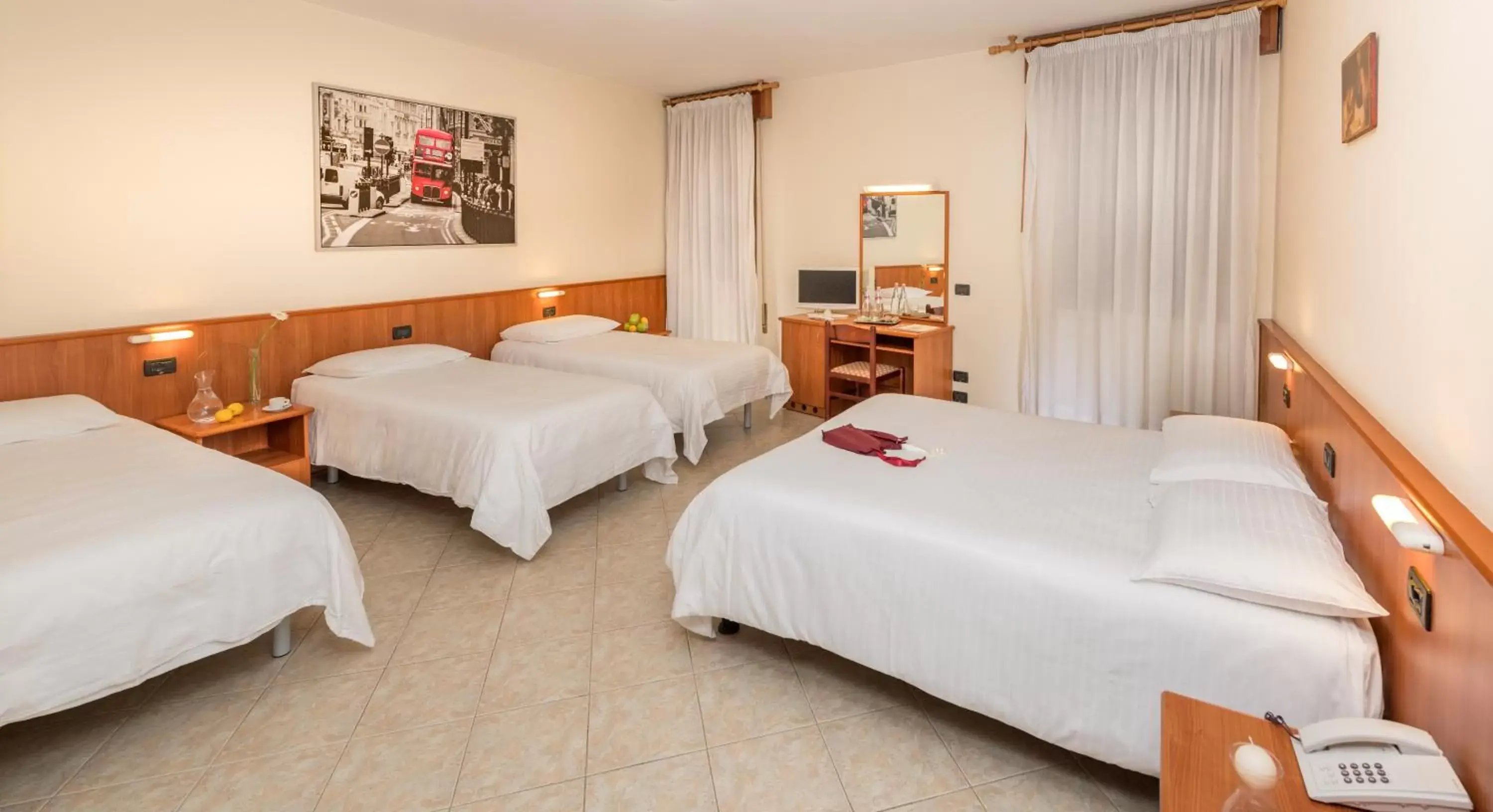 Standard Family Room in Hotel Casa Del Pellegrino Standard Family Room in Hotel Casa Del Pellegrino