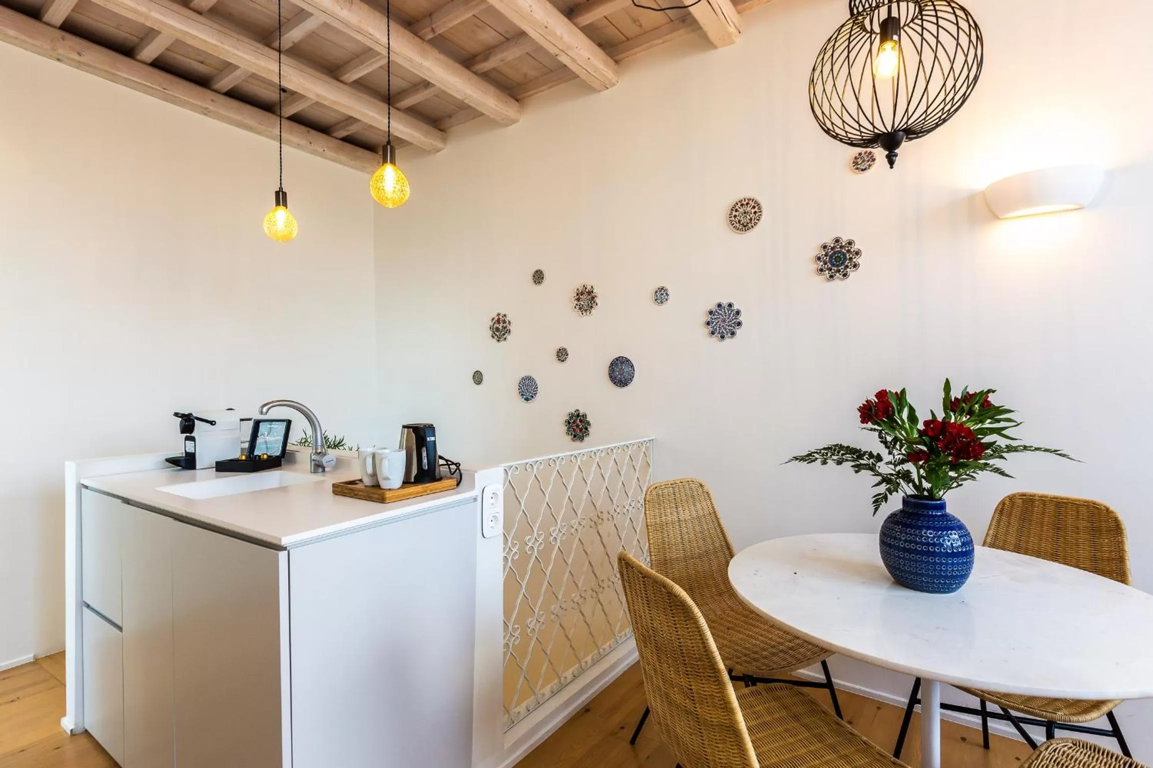 Kitchen/Kitchenette in Neratze Hammam Suites