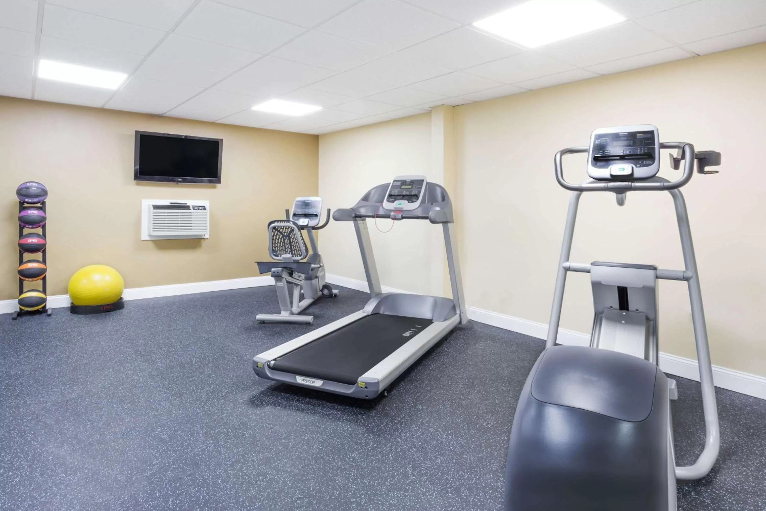 Fitness centre/facilities in Days Inn by Wyndham Staunton