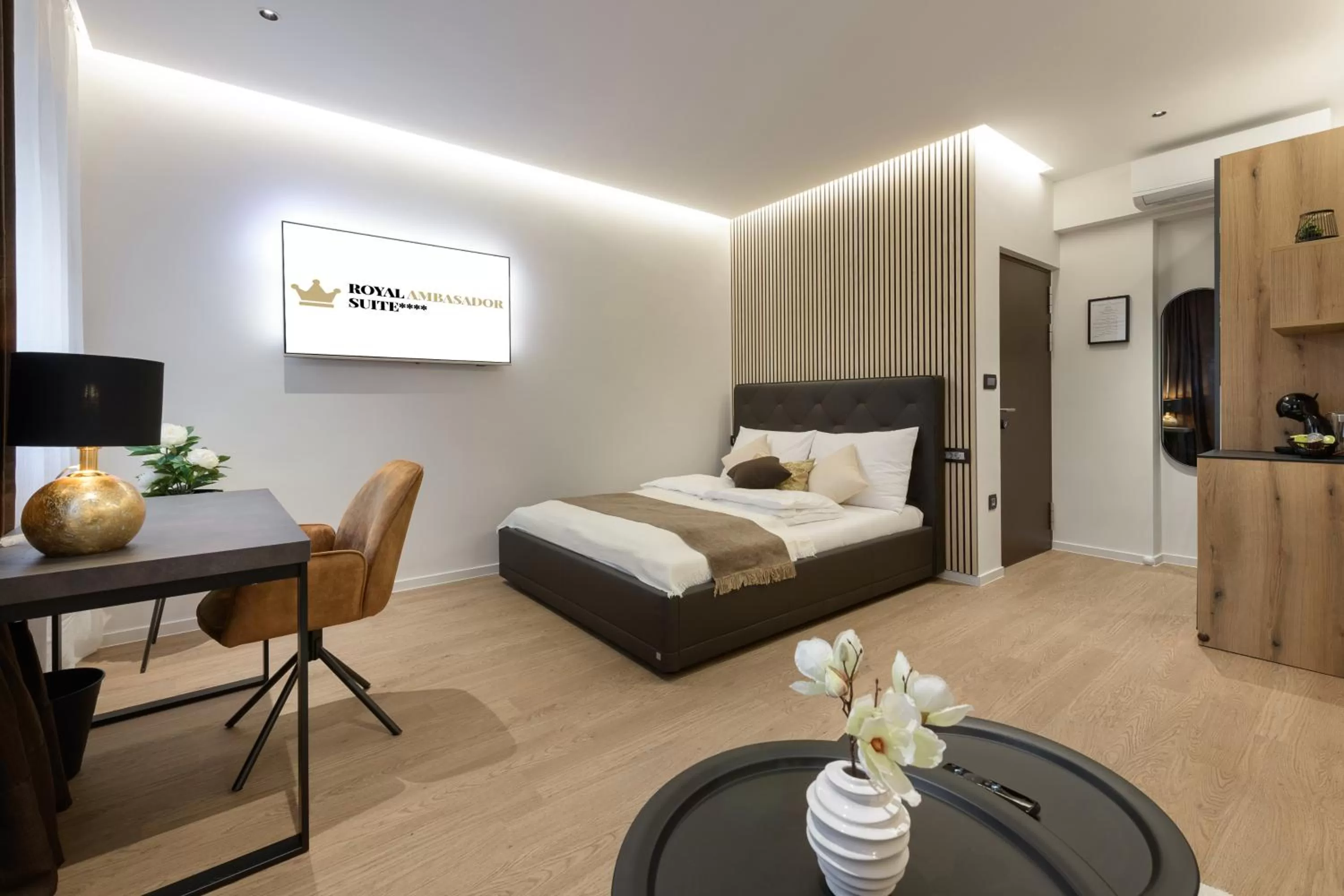 TV and multimedia, Bed in ROYAL SUITE, Ljubljana