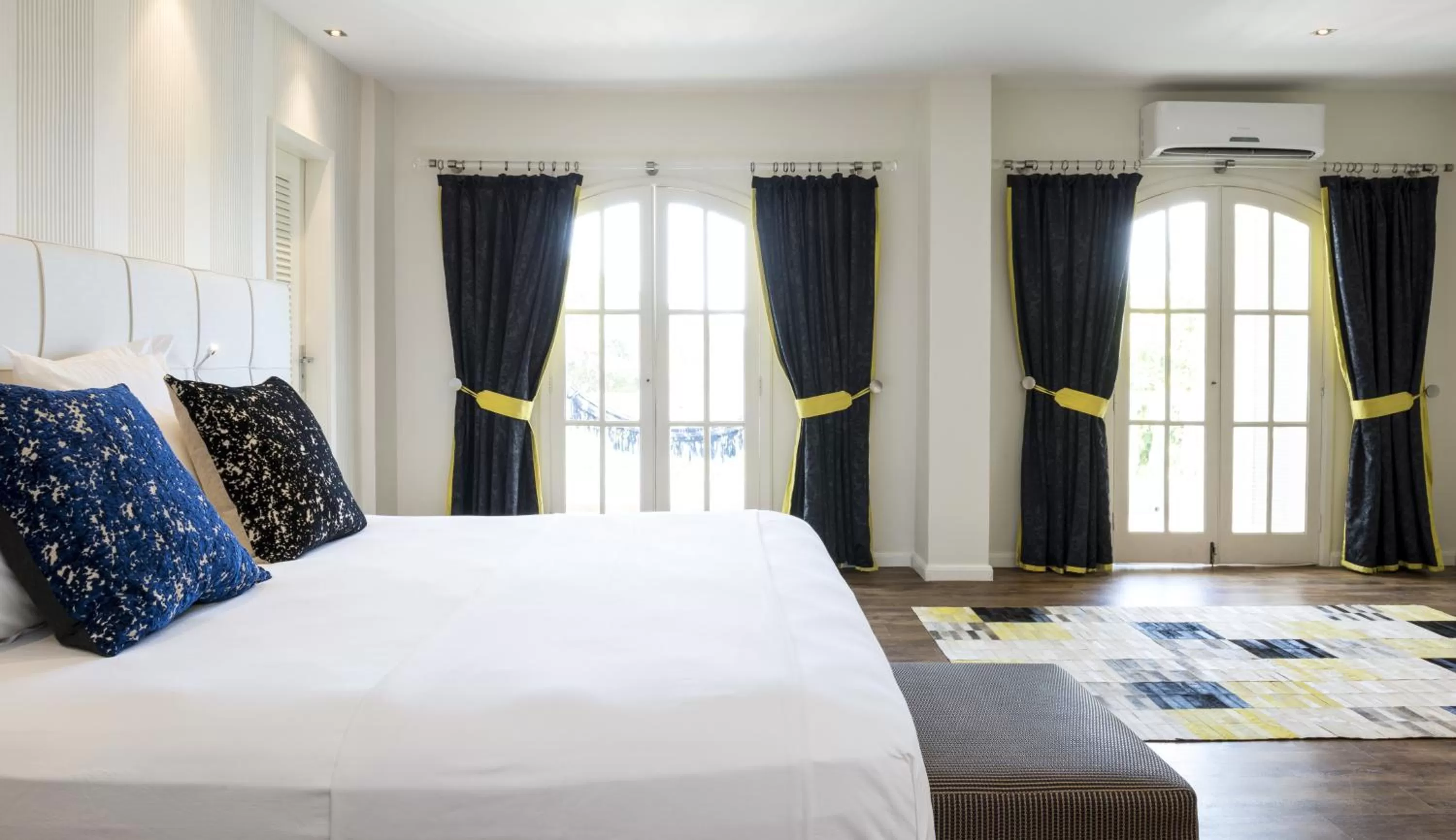 Bed in Prestige Property - Da Costa