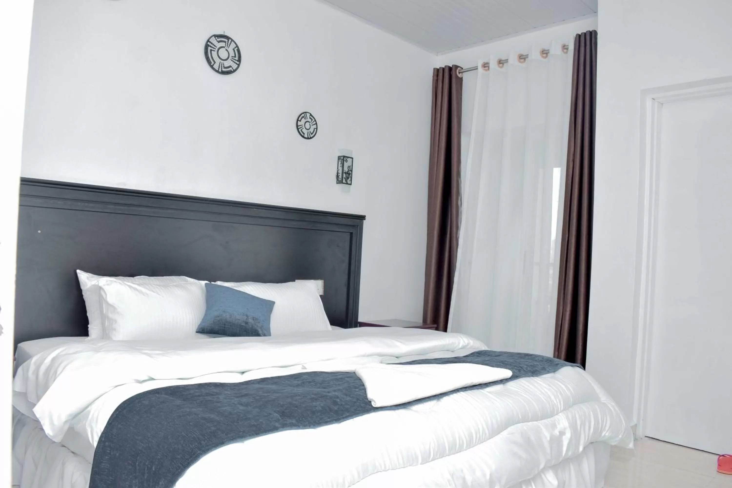 Bed in INZOZI AFRICA HOUSE B&B-Gishushu