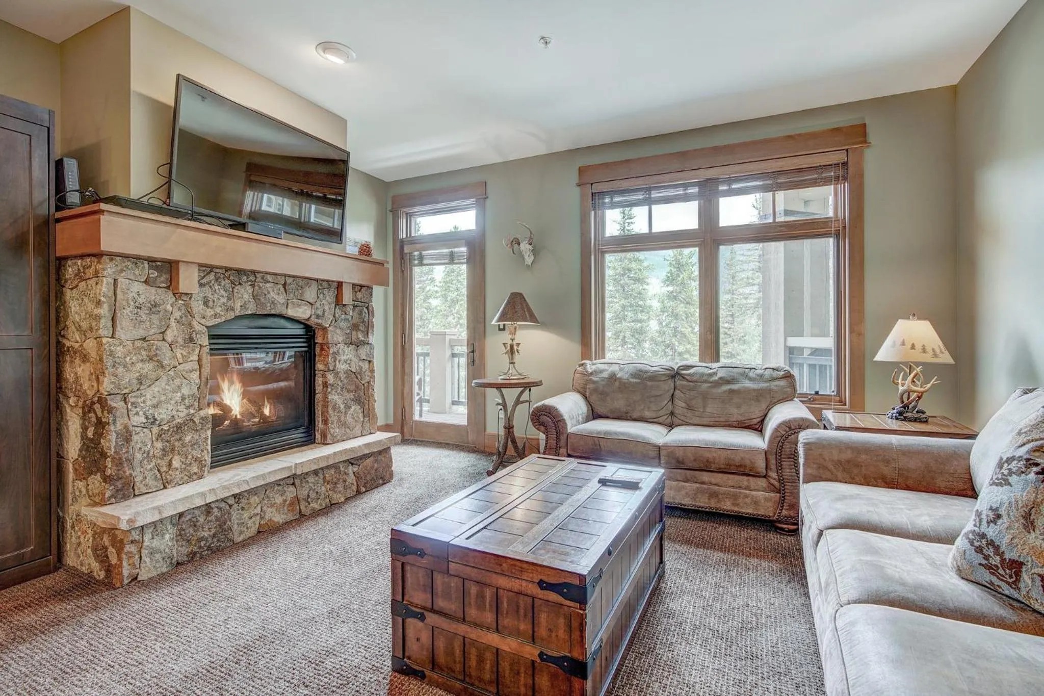 Living room in Timbers & Lone Eagle by Vail Resorts