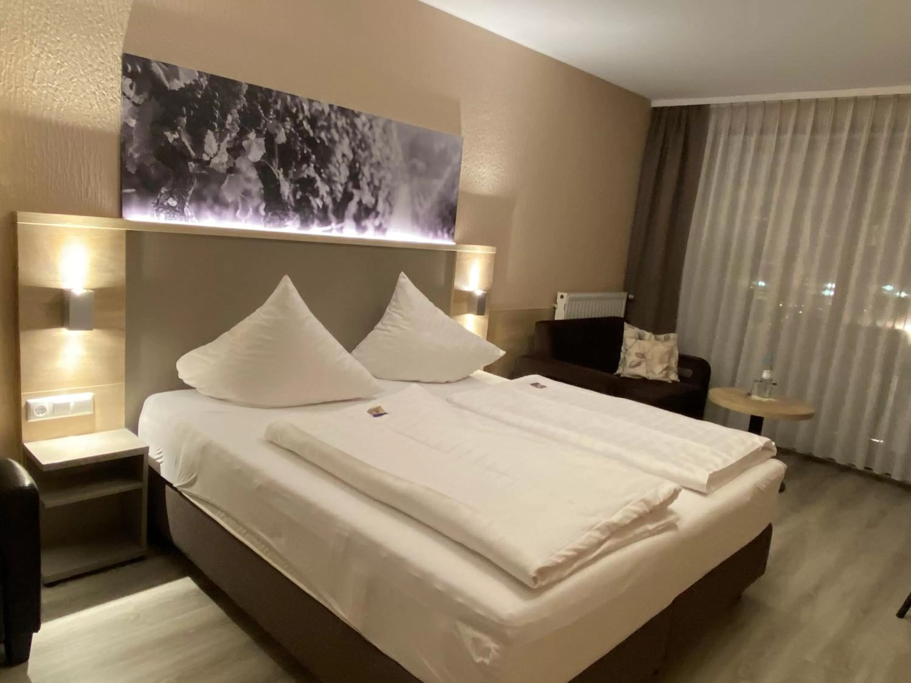 Photo of the whole room, Bed in Hotel Traumblick