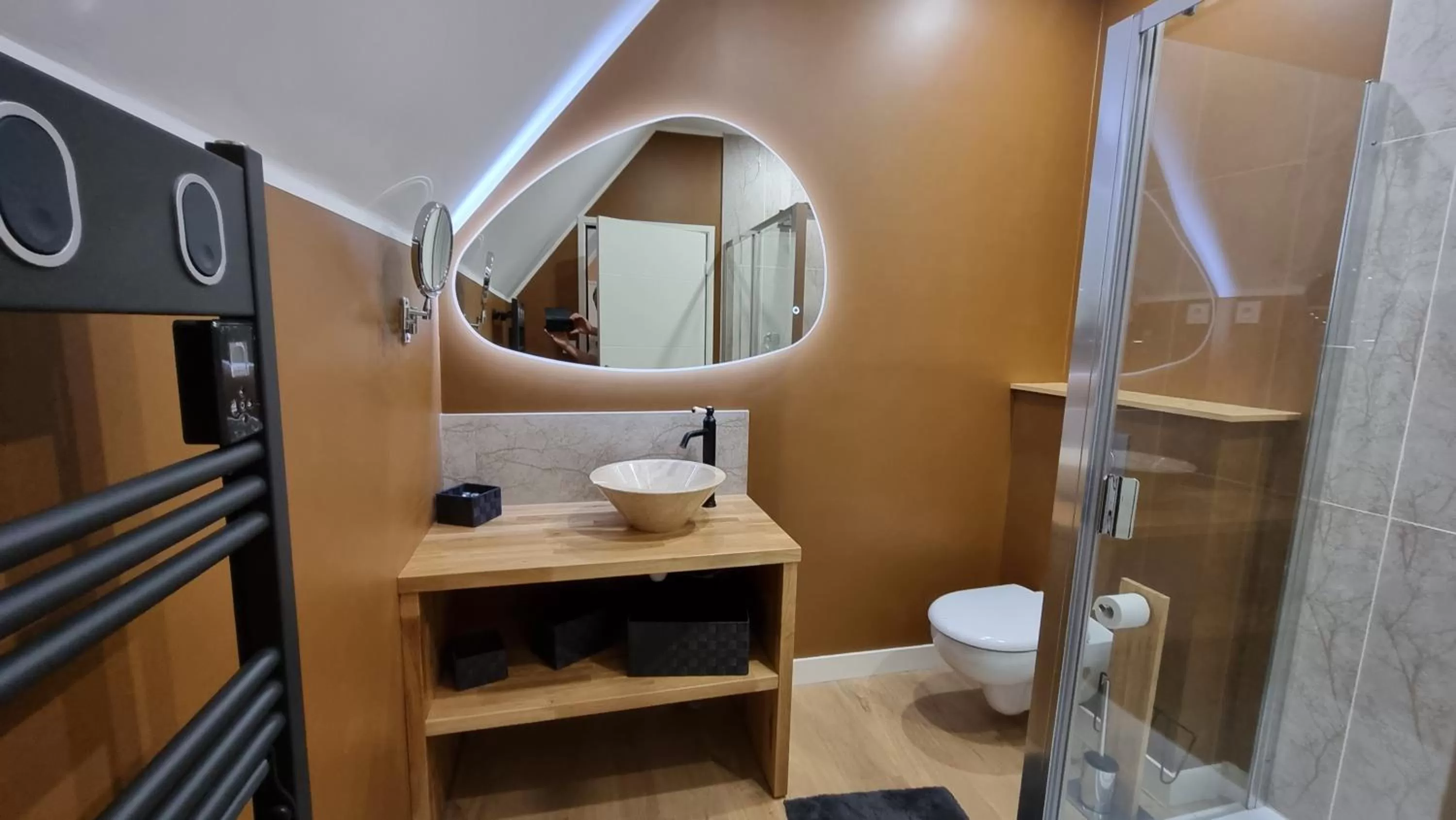 Shower, Bathroom in Le Manoir de Menglieu