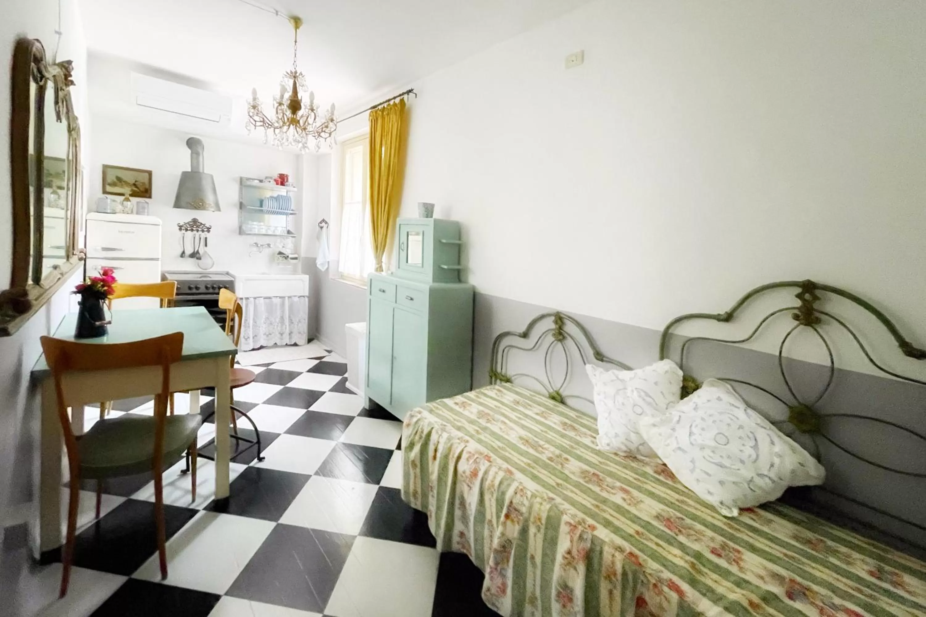 Dining area, Bed in Mapepa Village apartments