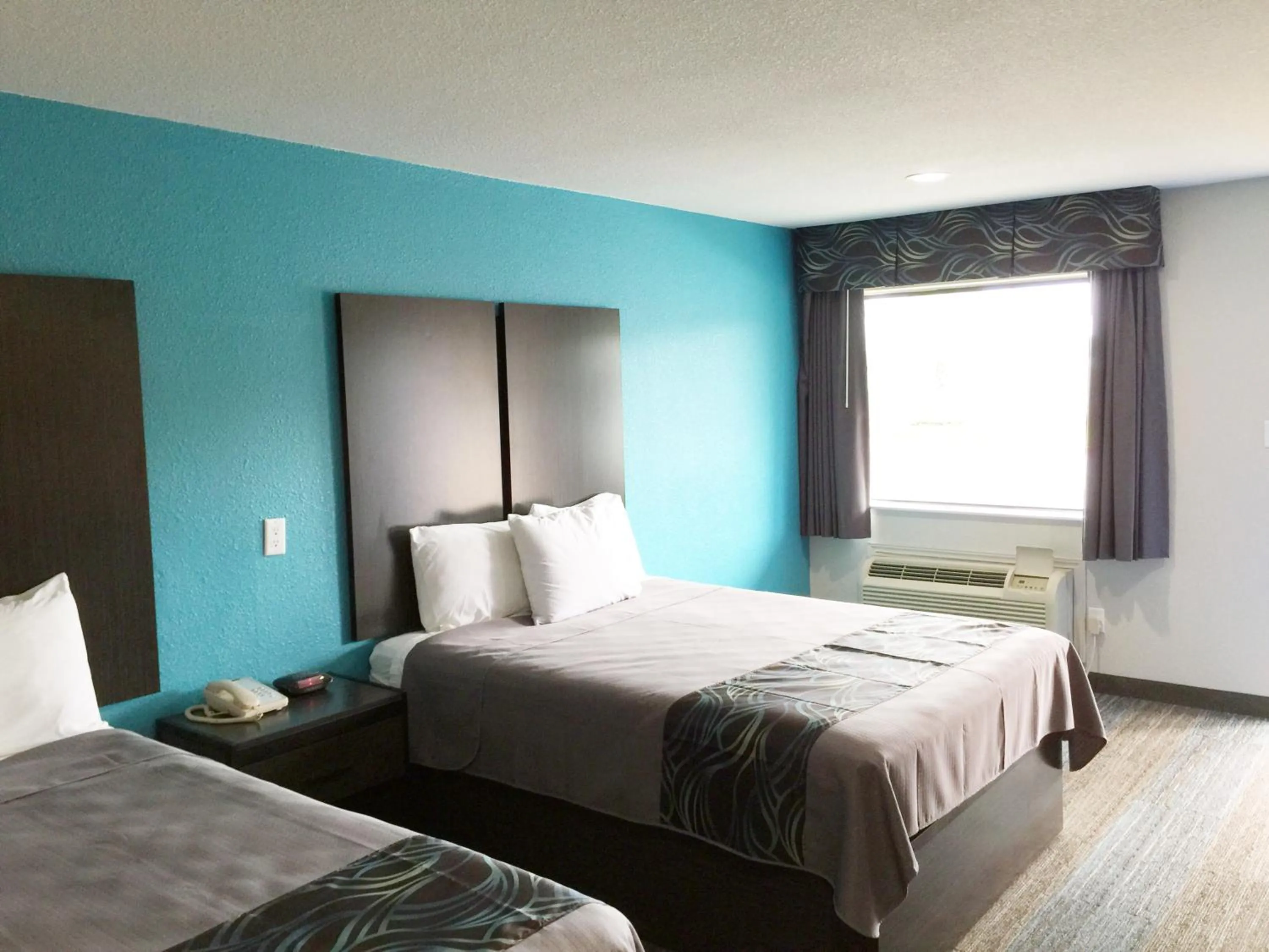Bed in Americas Best Value Inn & Suites Mont Belvieu Houston