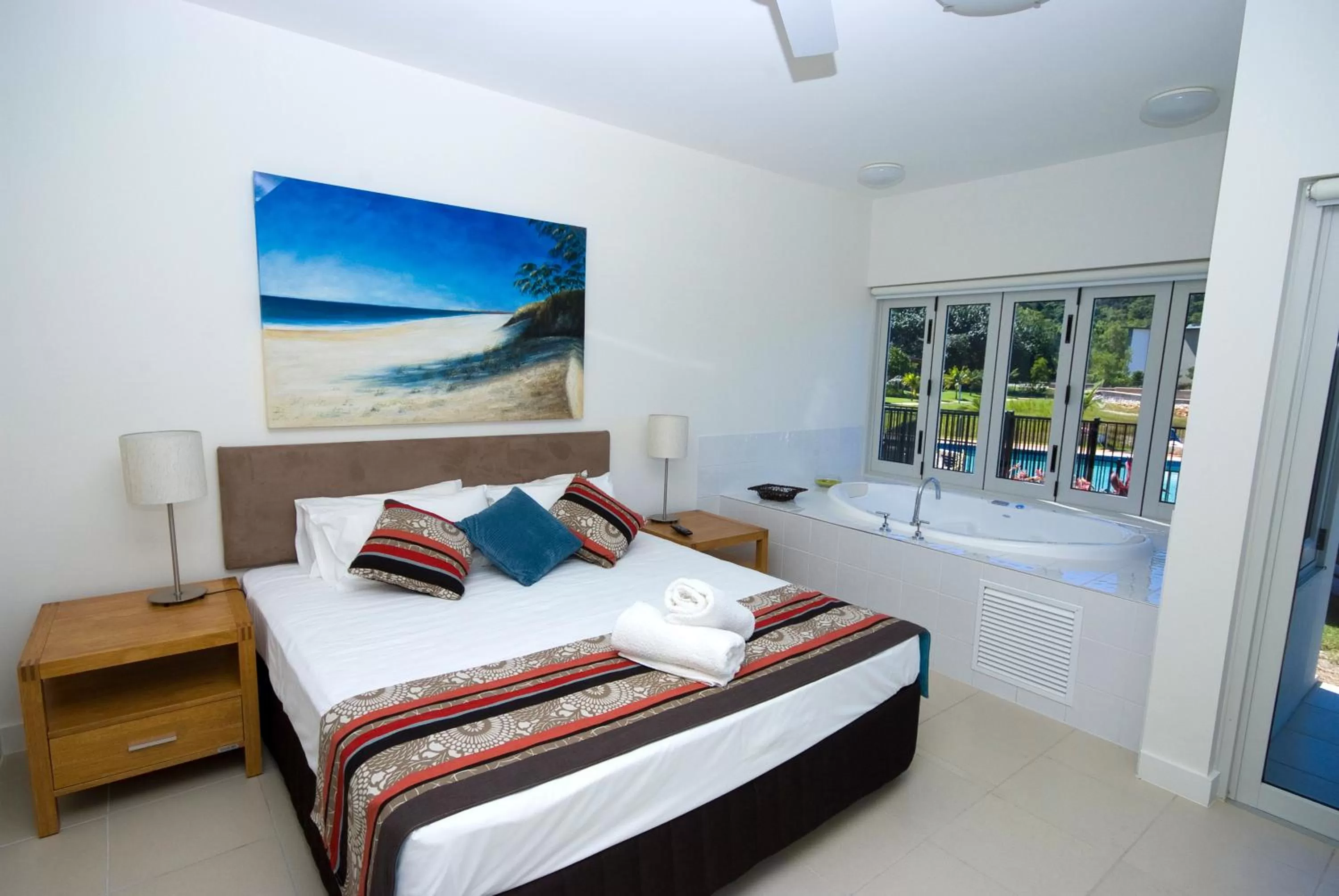 Bed in Beachside Magnetic Harbour Apartments