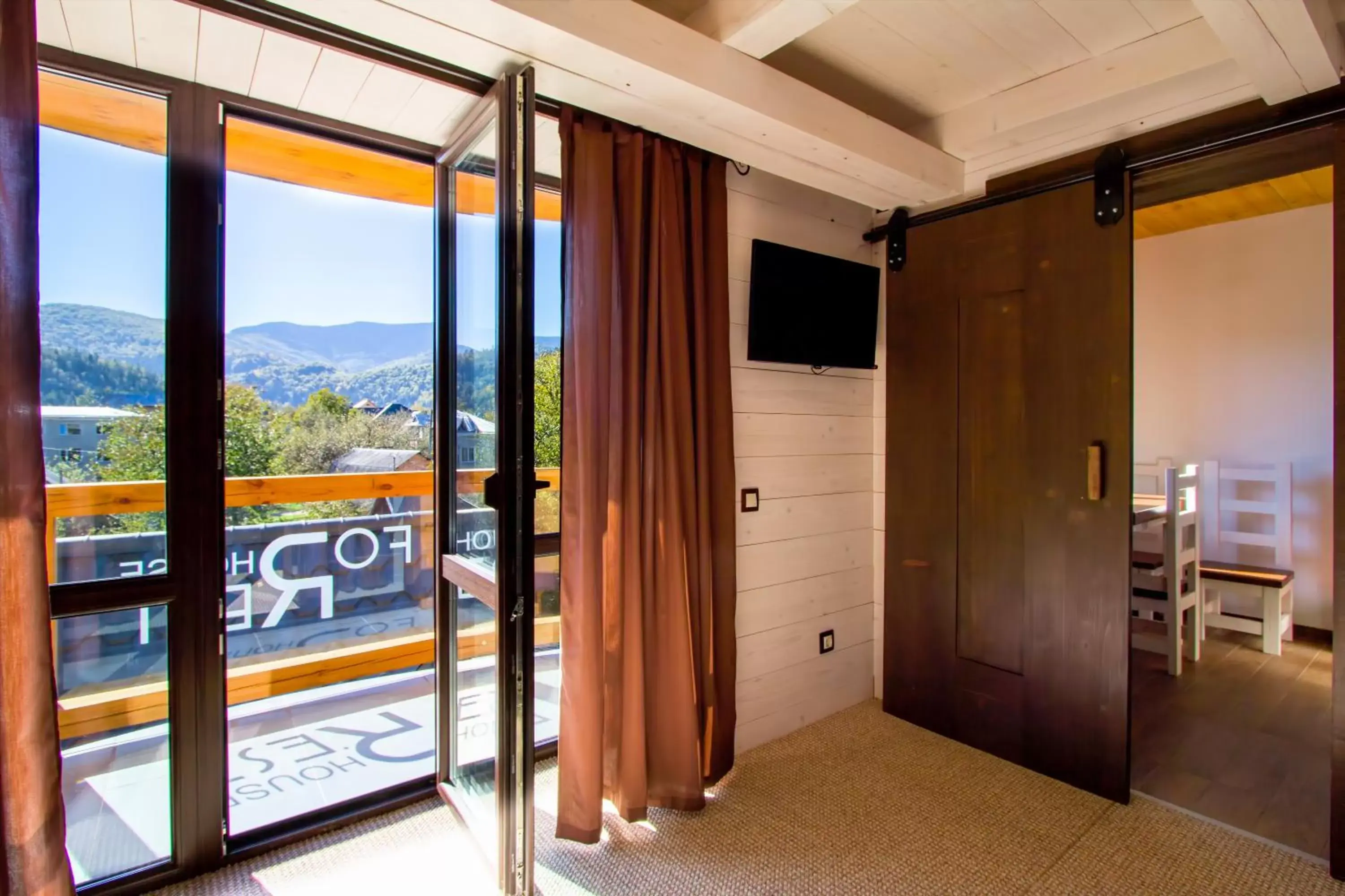 Suite with Mountain View in FoRest Suite with Mountain View in FoRest