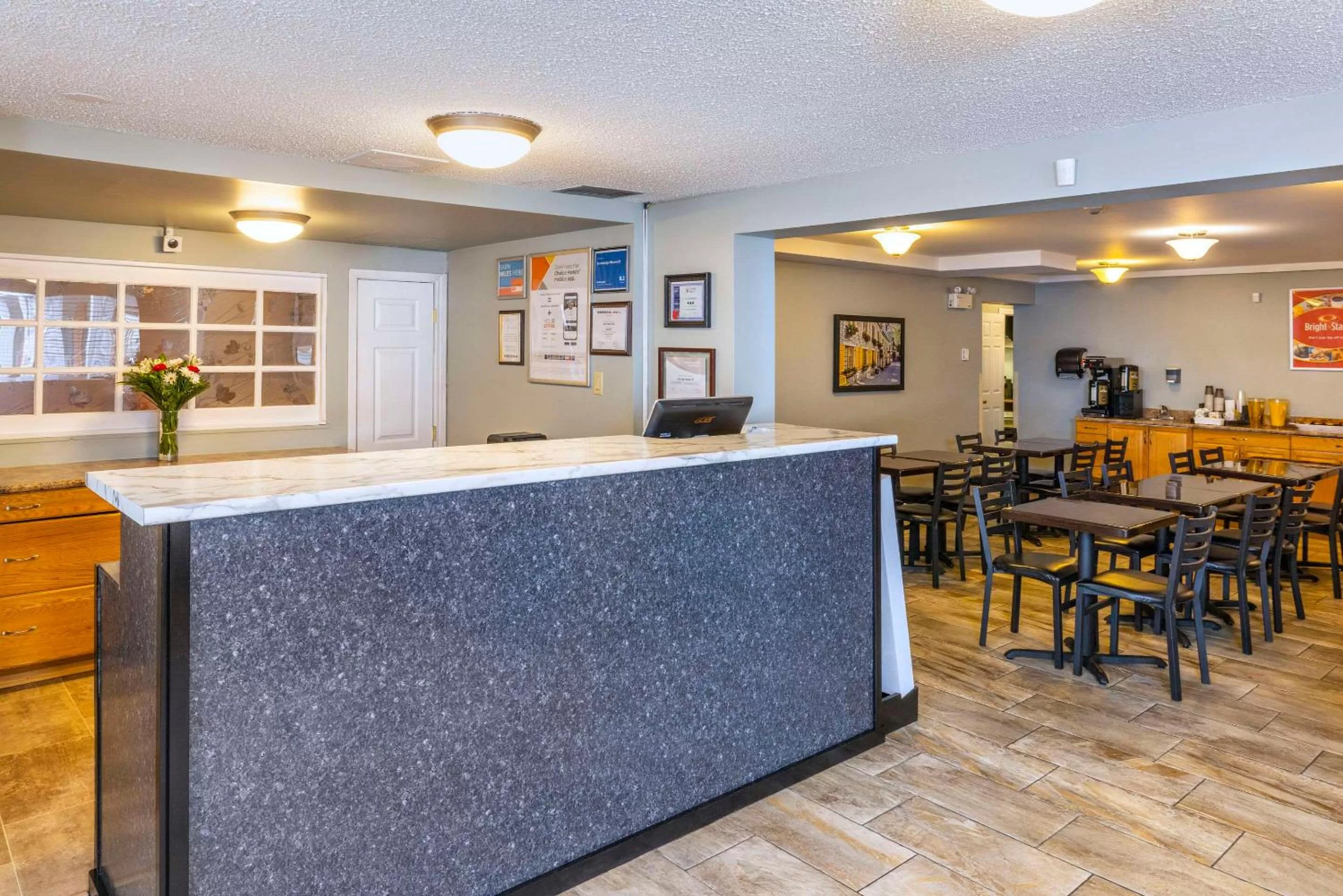 Lobby or reception in Econo Lodge Miramichi