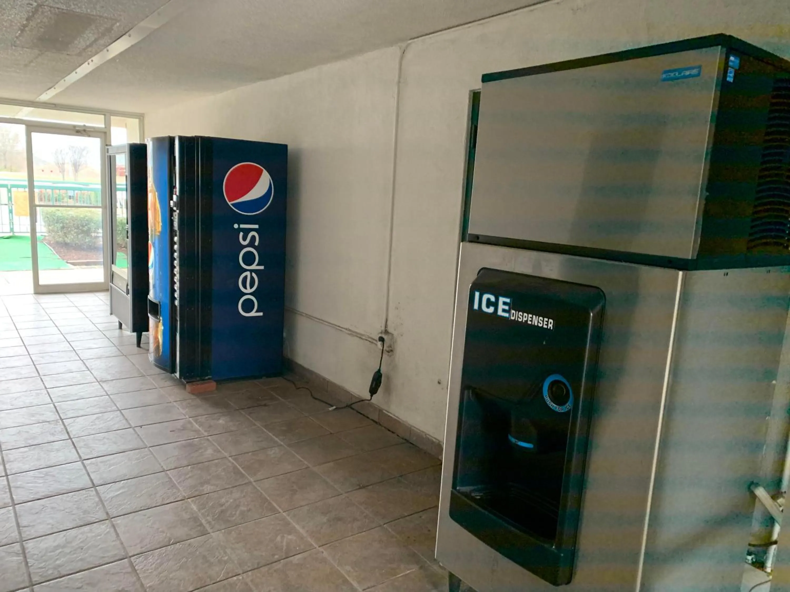 Days Inn & Suites by Wyndham Collierville Germantown Area