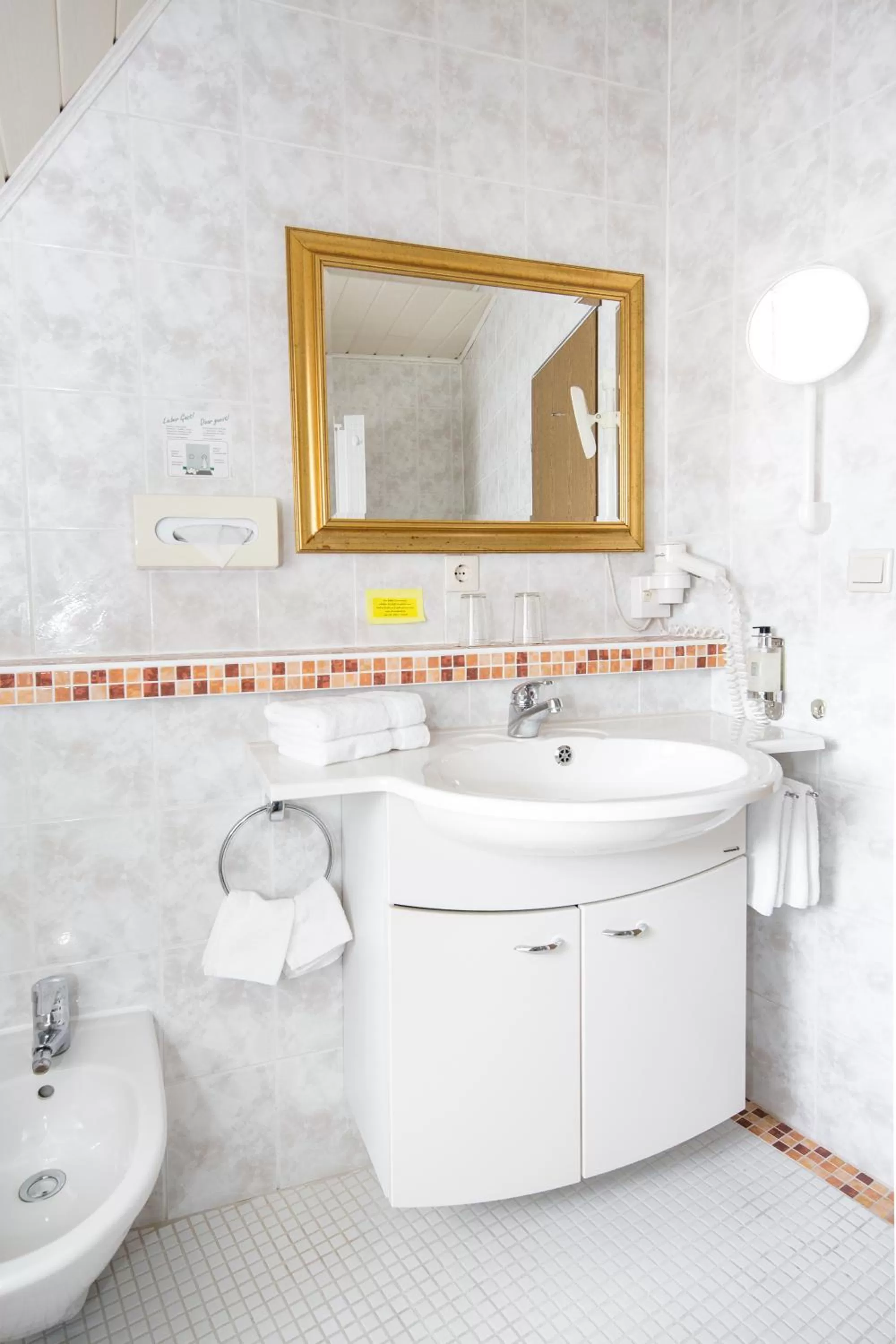 Bathroom in Klassik Hotel am Tor