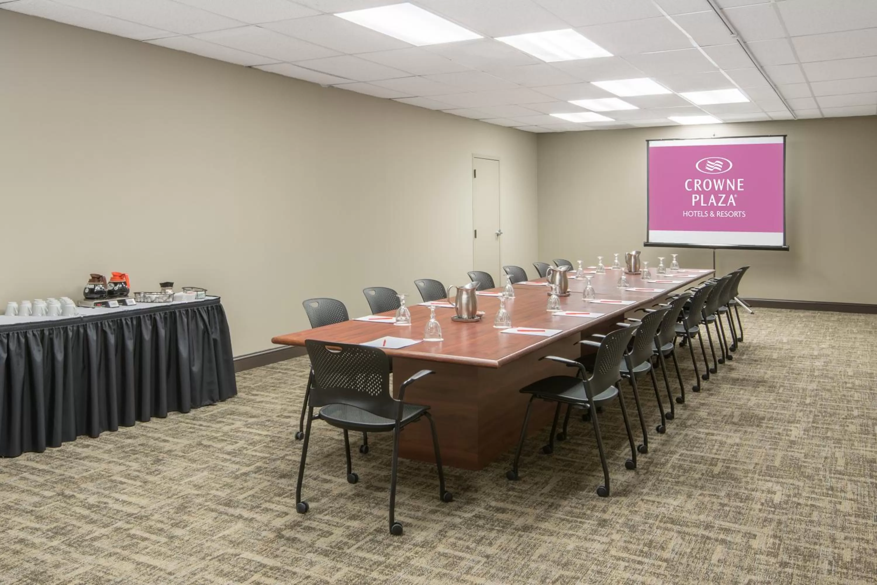 Meeting/conference room in Crowne Plaza Hotel Hickory by IHG