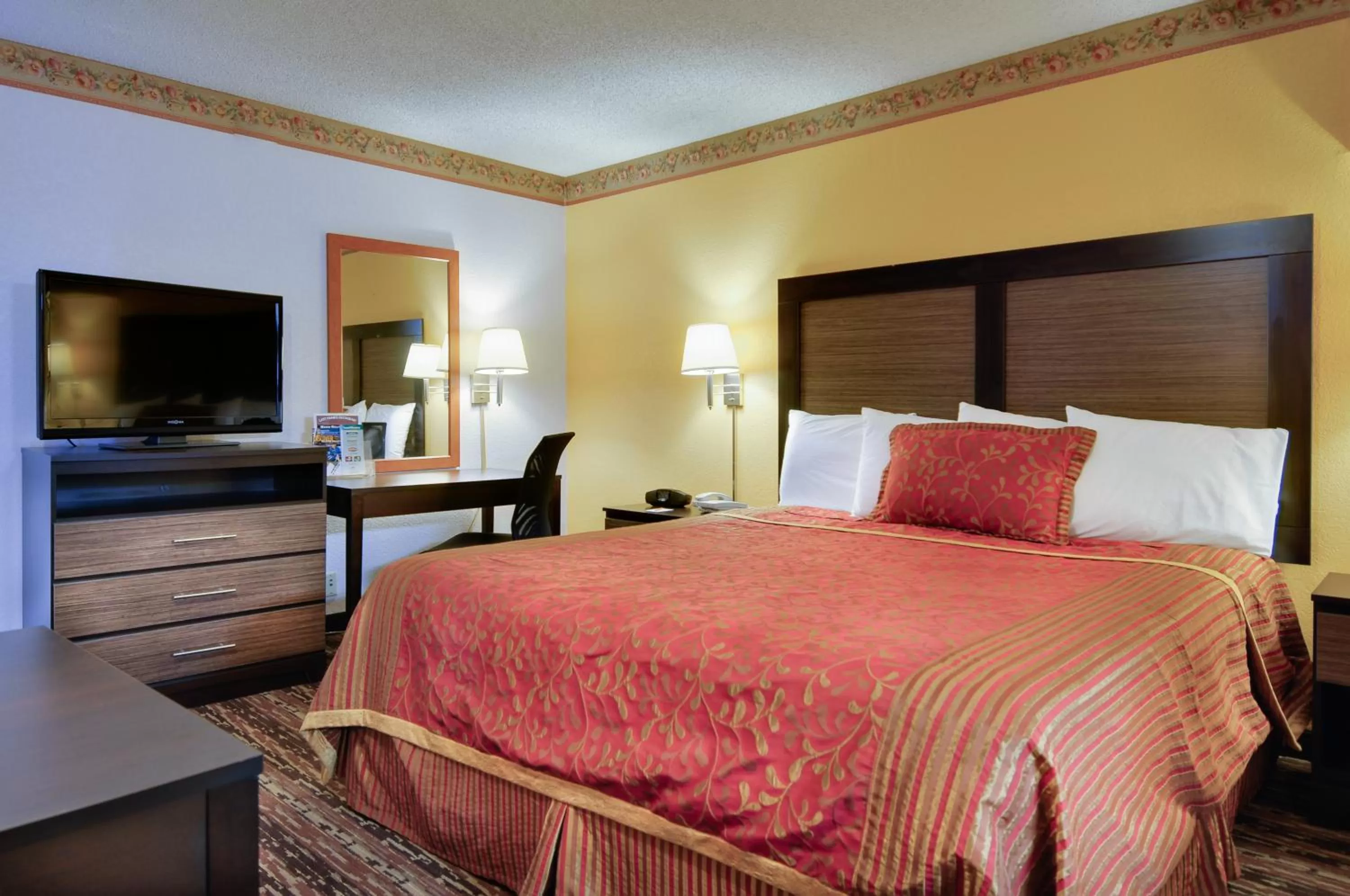 Photo of the whole room, Bed in Vagabond Inn Sunnyvale