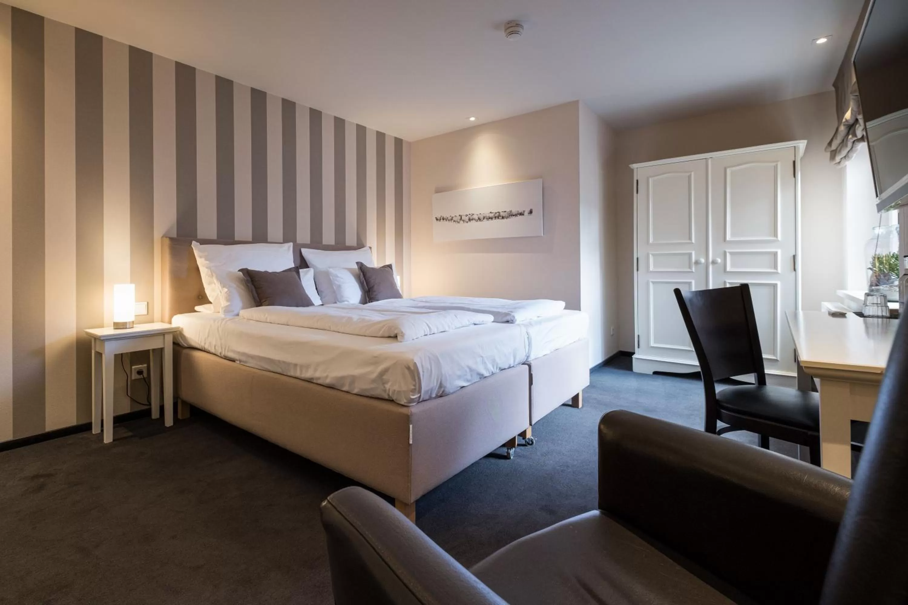 Photo of the whole room, Bed in Eichhorns